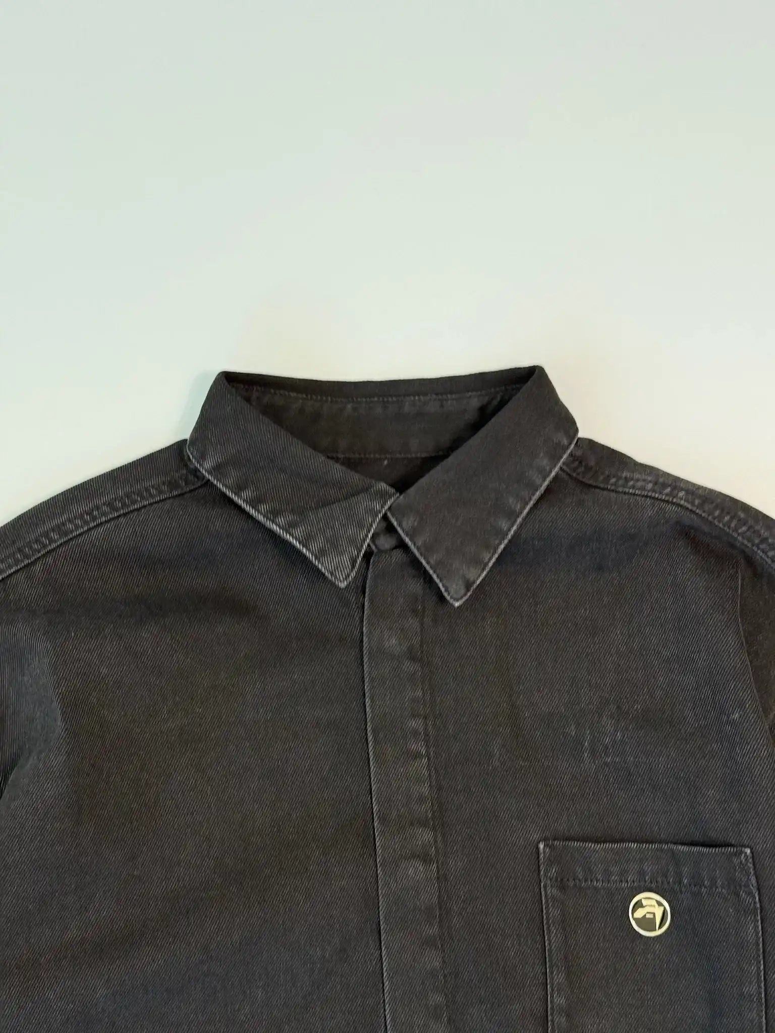 Camicia In Denim Nero Con Tasca Frontale