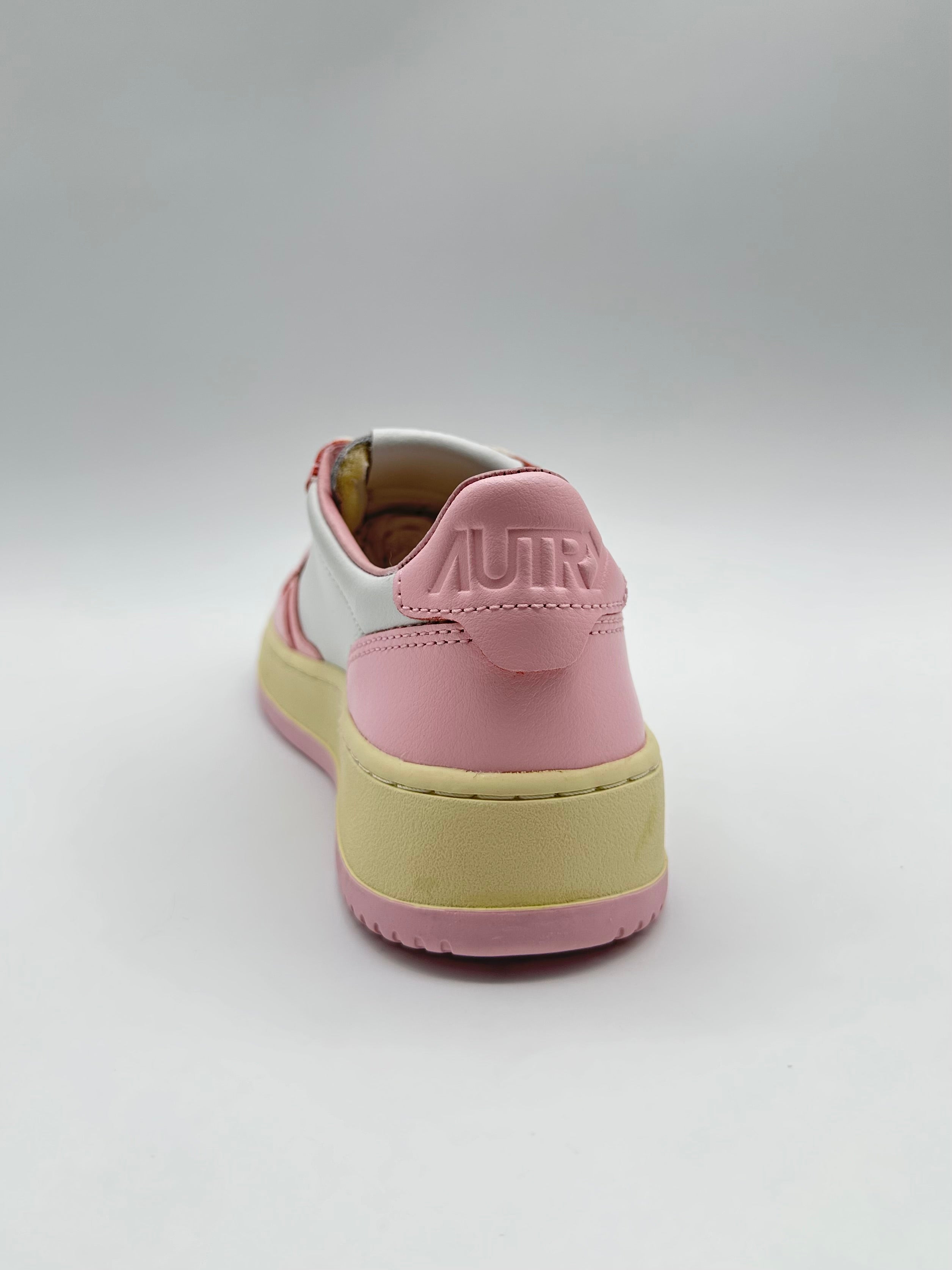 Medalist Low Sneakers Pink Sole