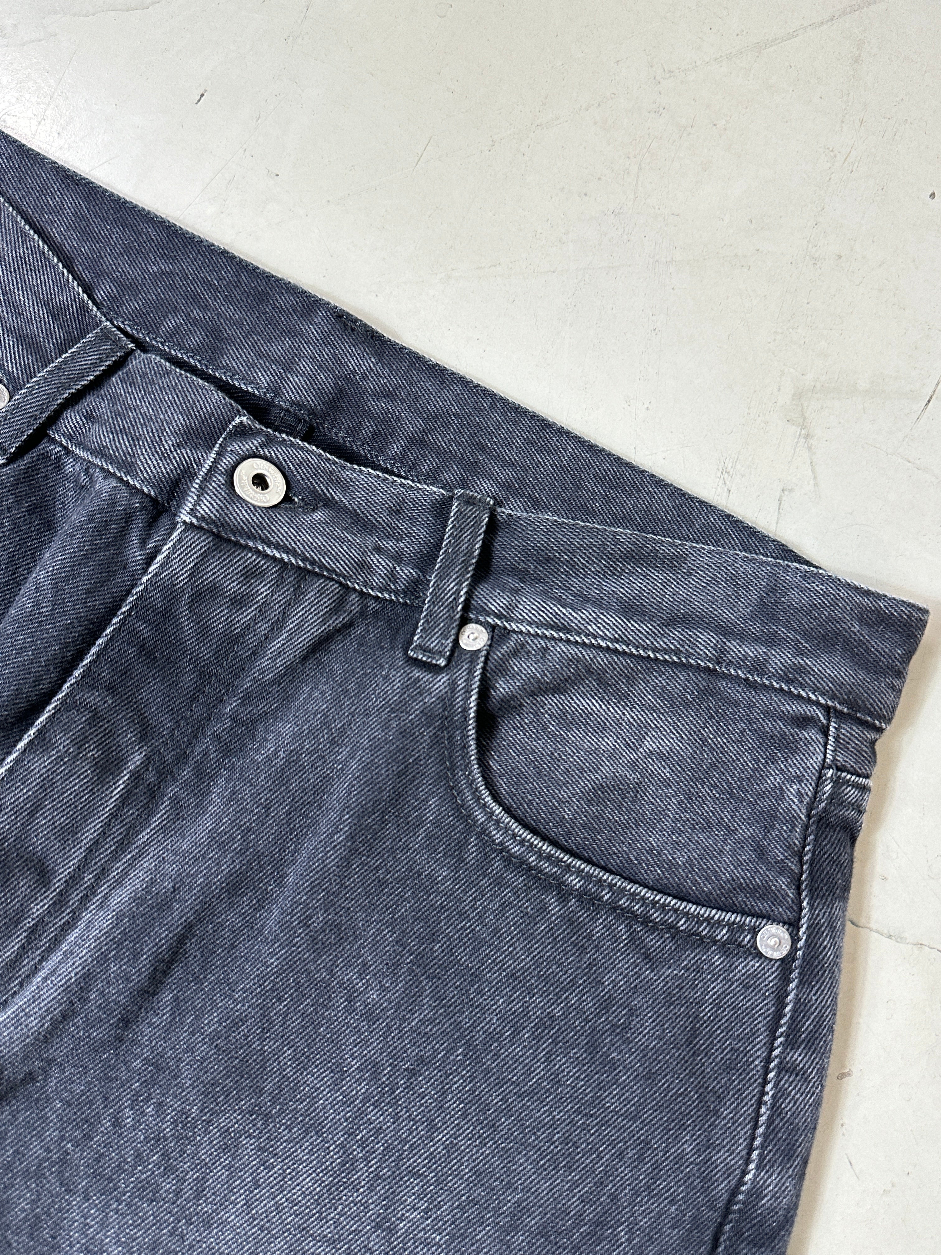 Jeans Zipper Detail