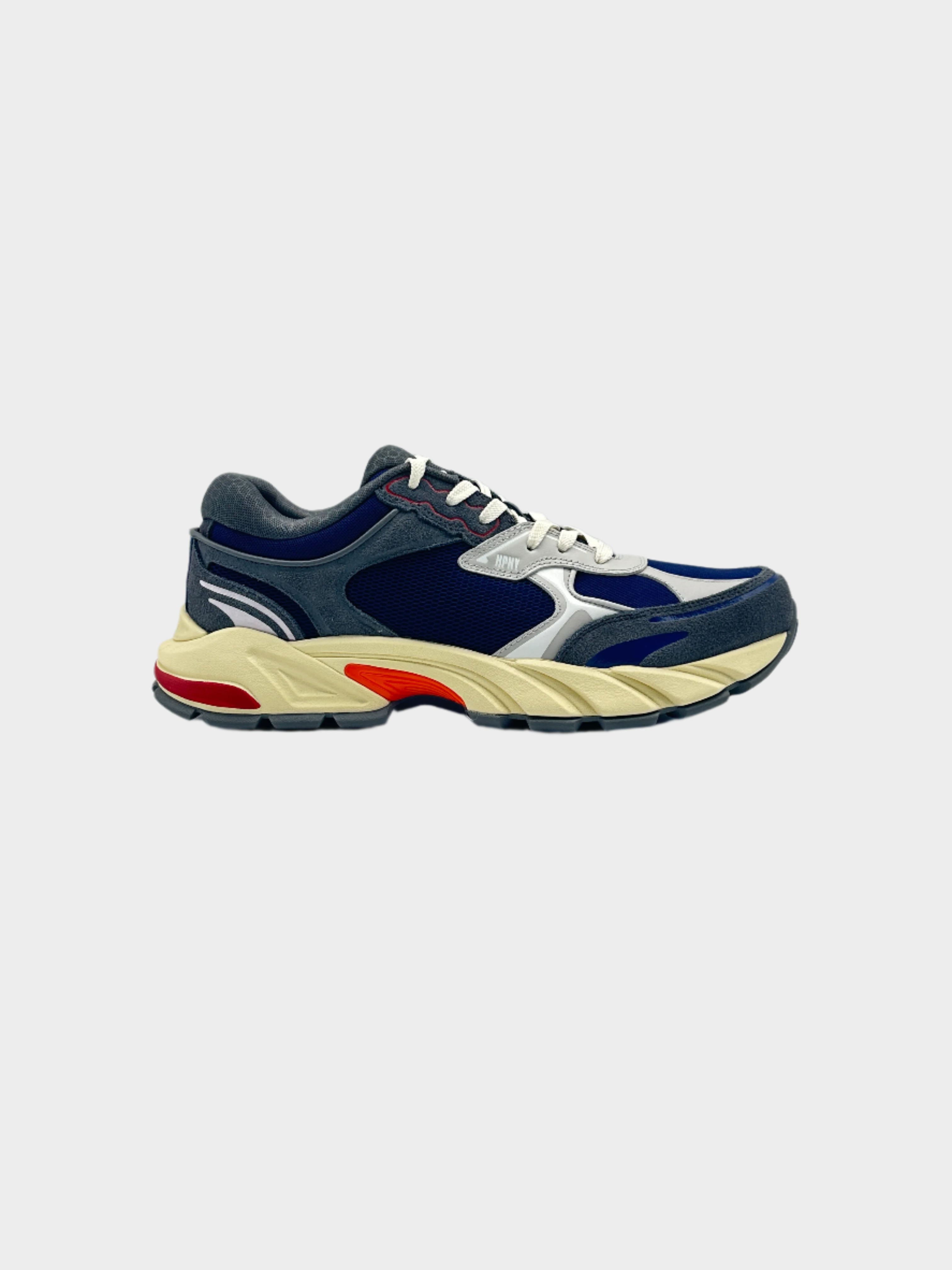 Scopri le Heron Preston Block Stepper in suede blu navy e grigio chiaro. Design pannellato, dettagli in mesh, logo su linguetta, lato e suola chunky.
