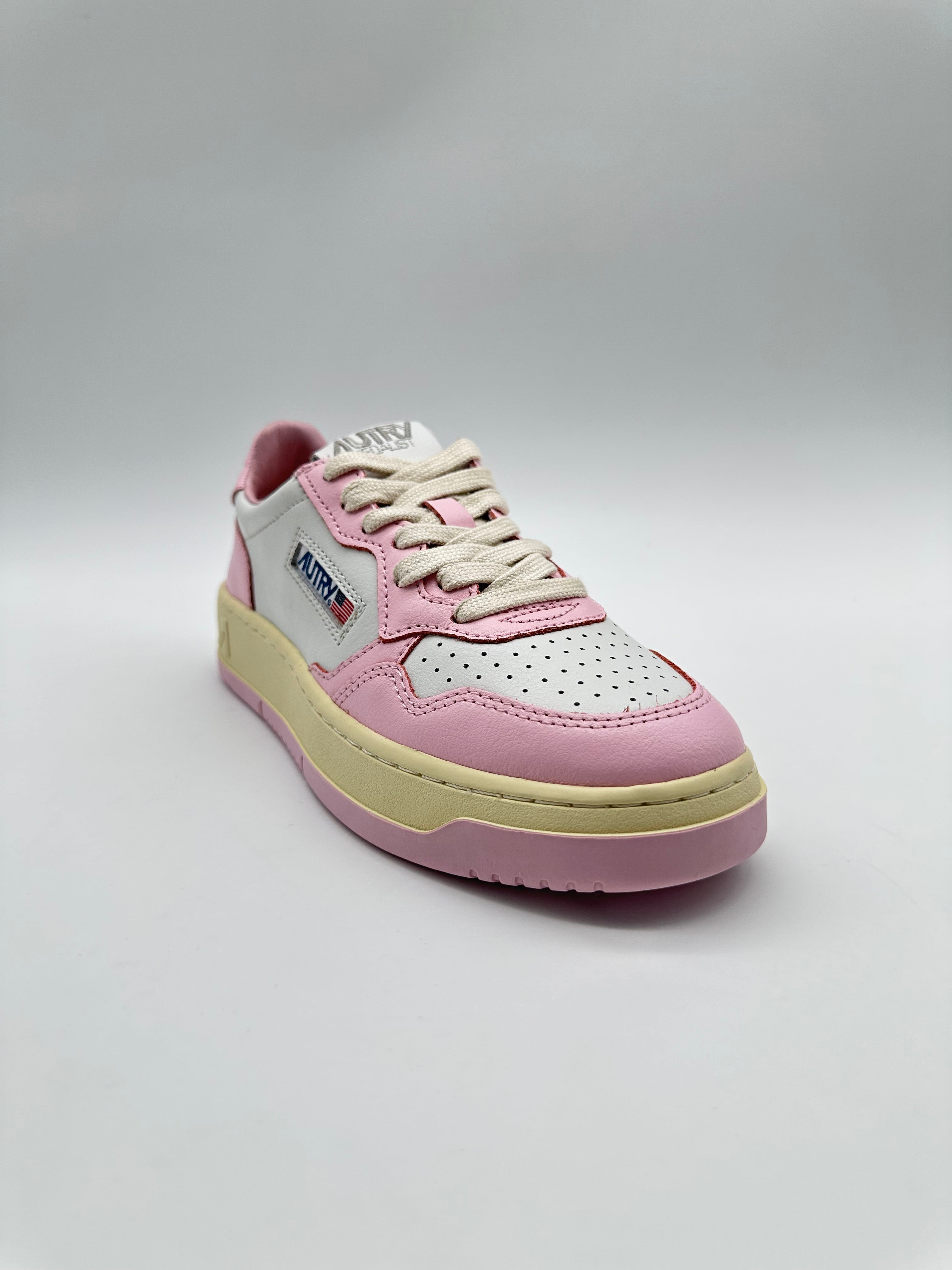 Medalist Low Sneakers Pink Sole