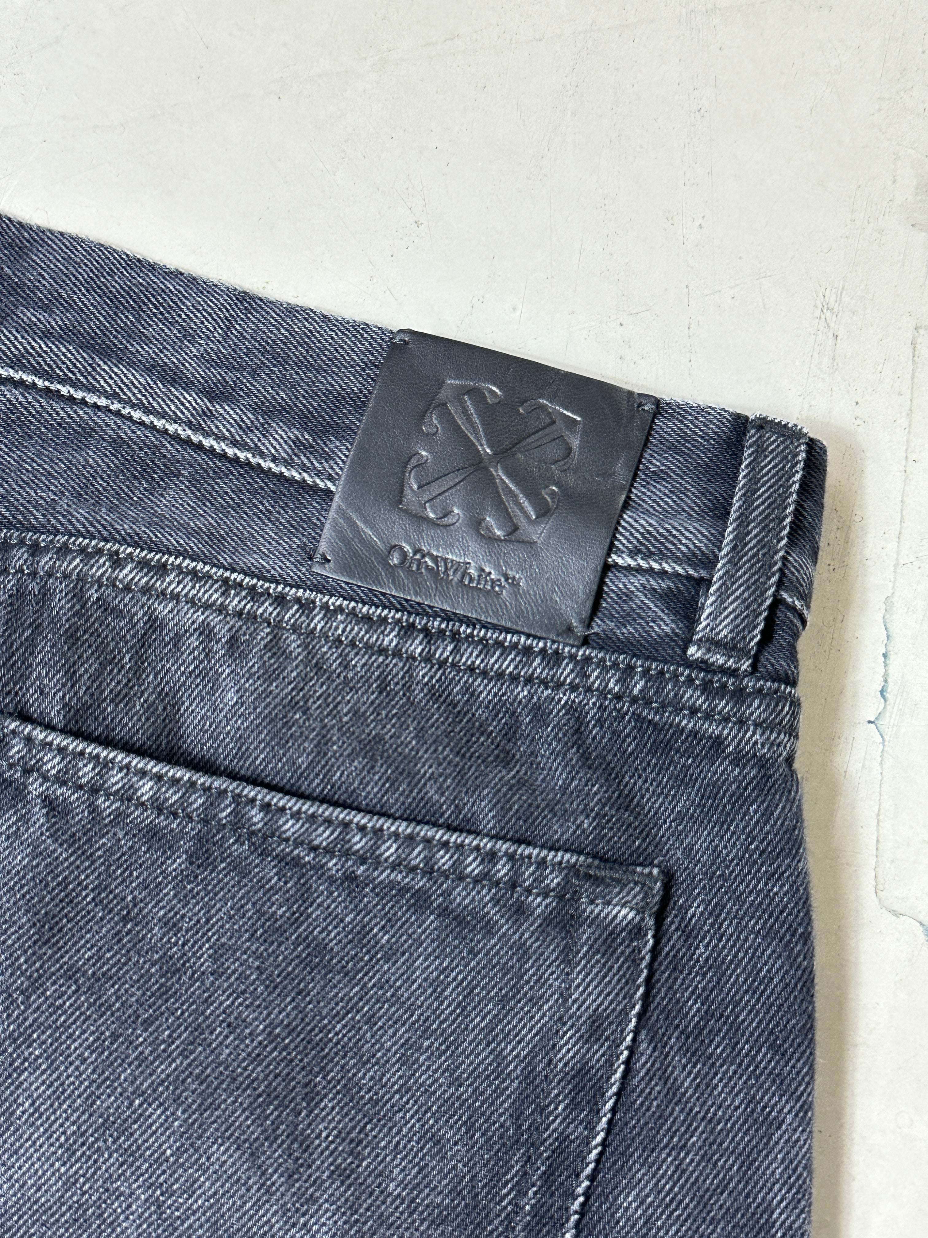 Jeans Zipper Detail