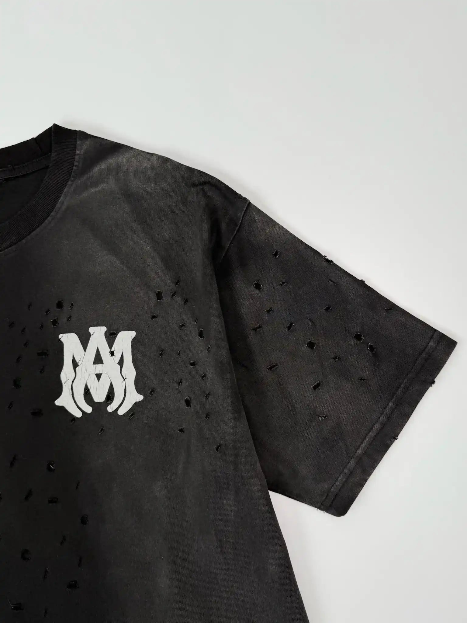 T-Shirt Nera Con Logo E Effetto Destroyed