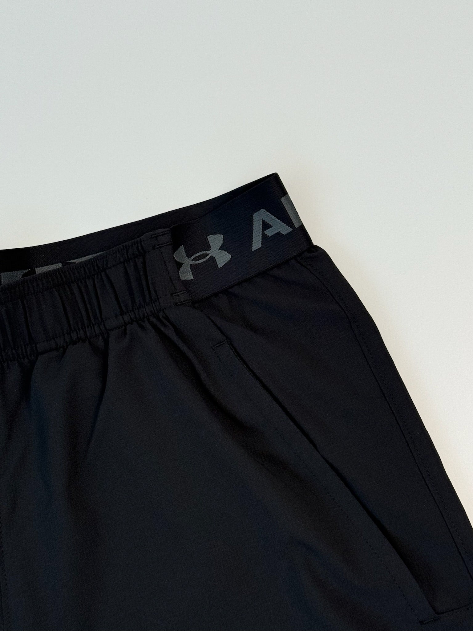 Vanish Woven 6in Men's Black Shorts