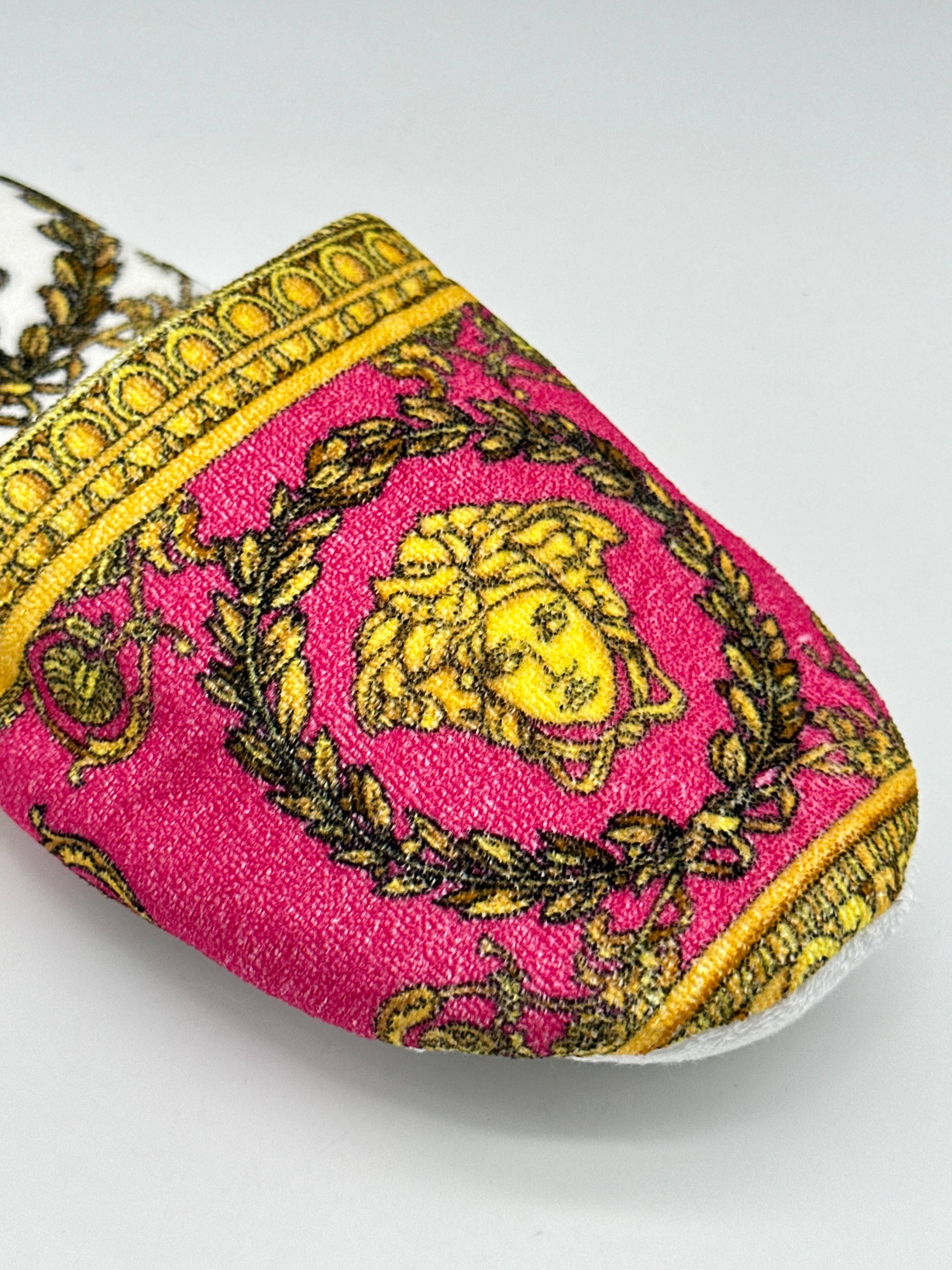 Sponge Slippers With Baroque Pattern