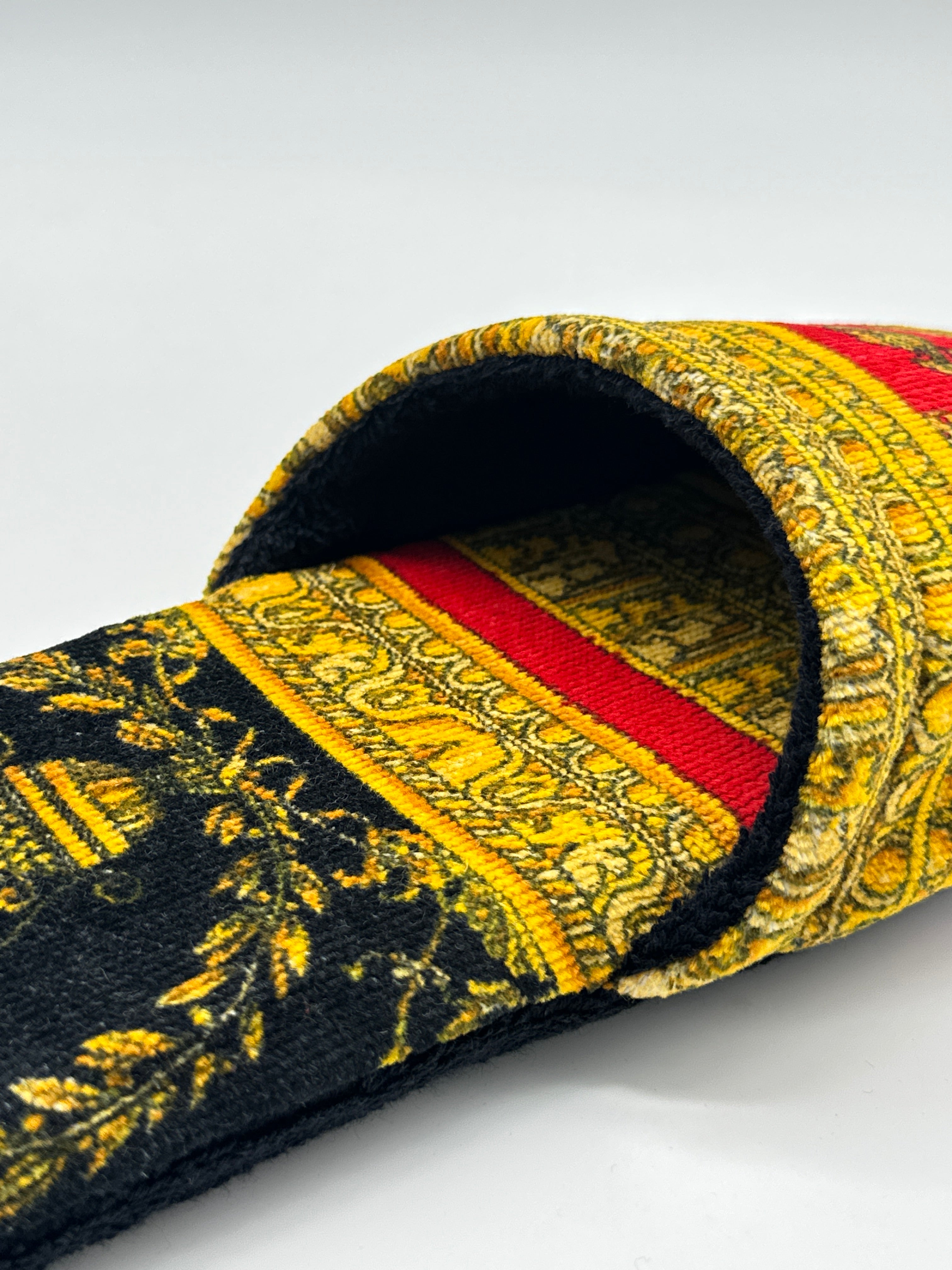 Sponge Slippers With Baroque Pattern