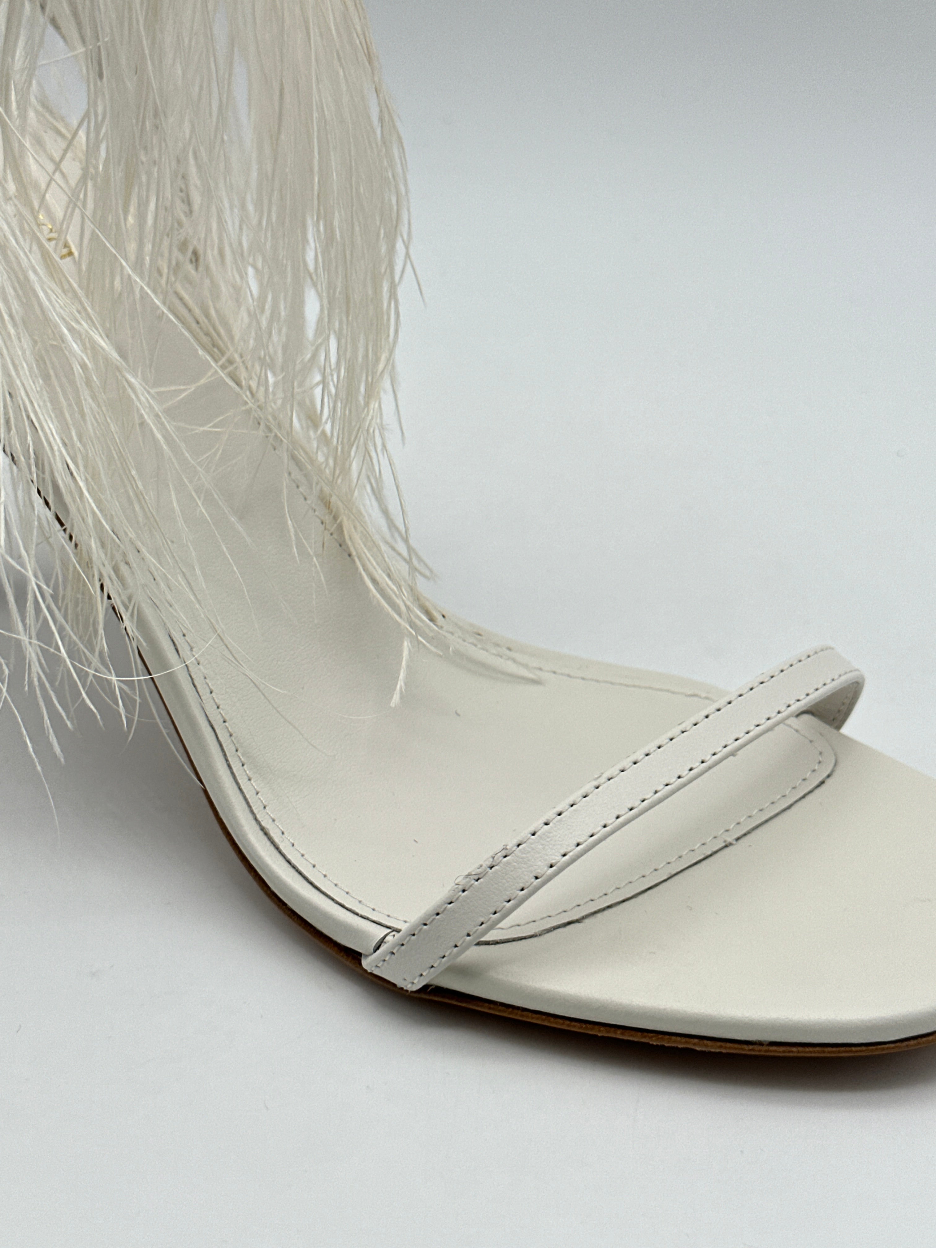 Sandali In Pelle Con Frange Di Piume Bianchi