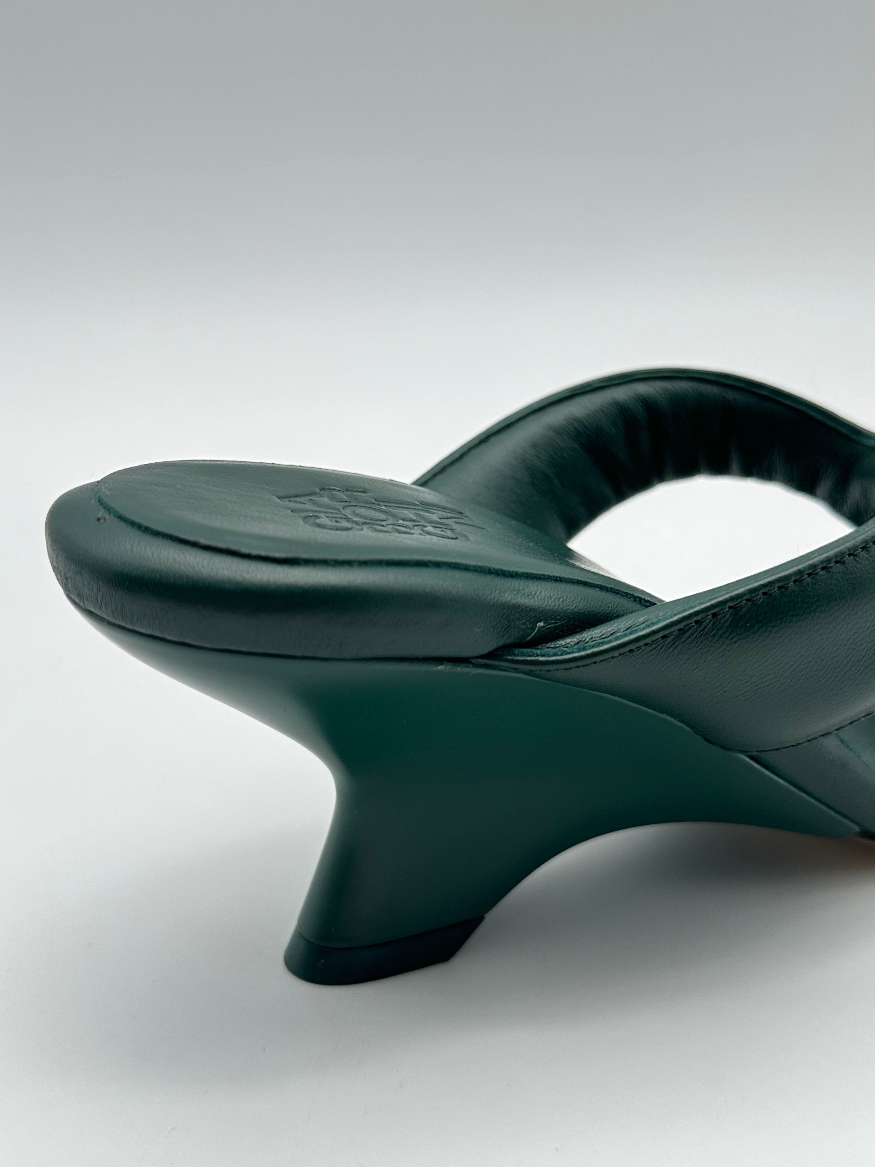 Green Leather Flip Flop Sandals With Sculptural Heel