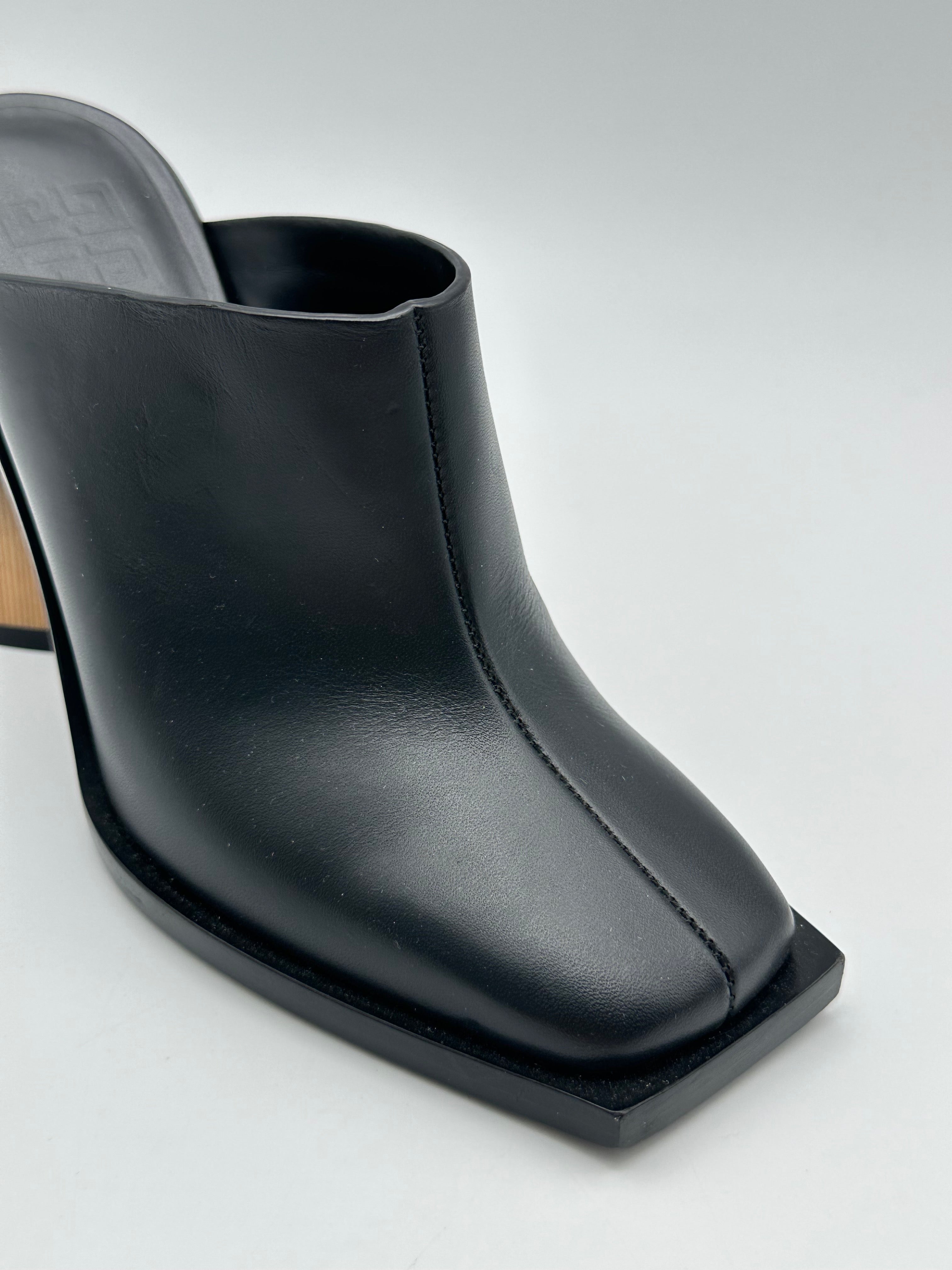 Black Leather Mules With Shaded Heel And Wood Effect