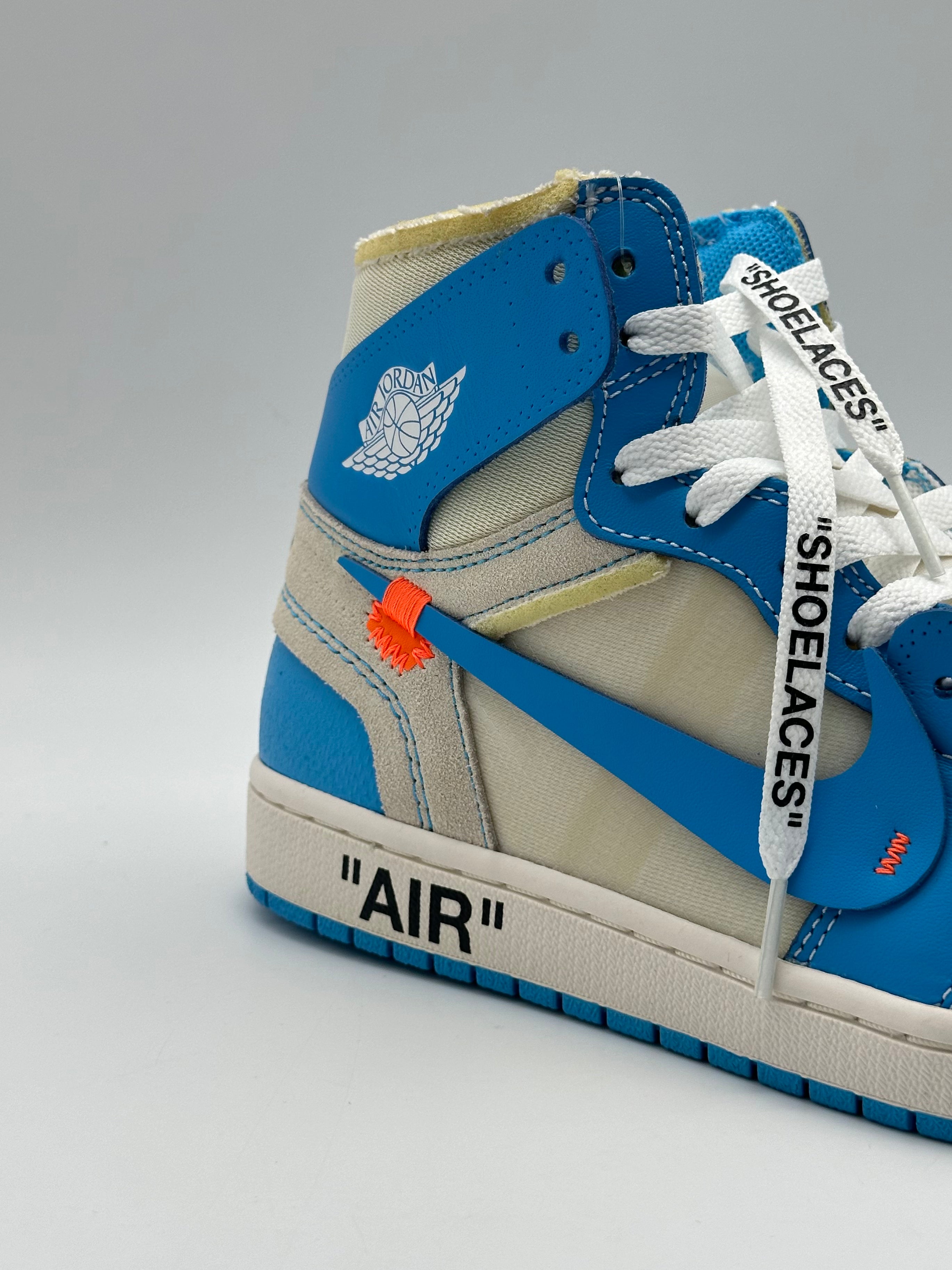 Sneakers Off-White X Nike Air Jordan 1 University Blue