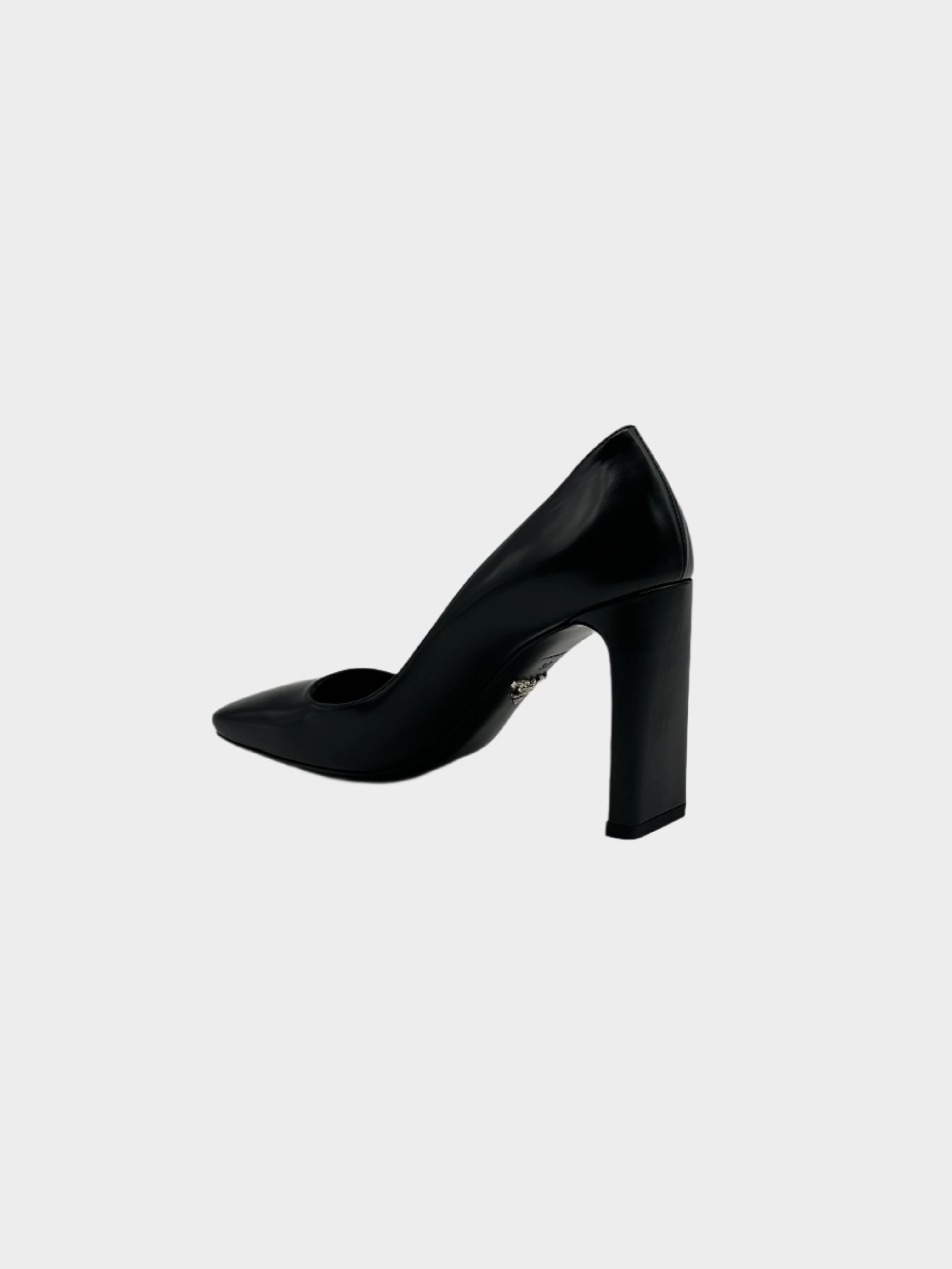Décolleté In Pelle Nera Con Tacco Largo