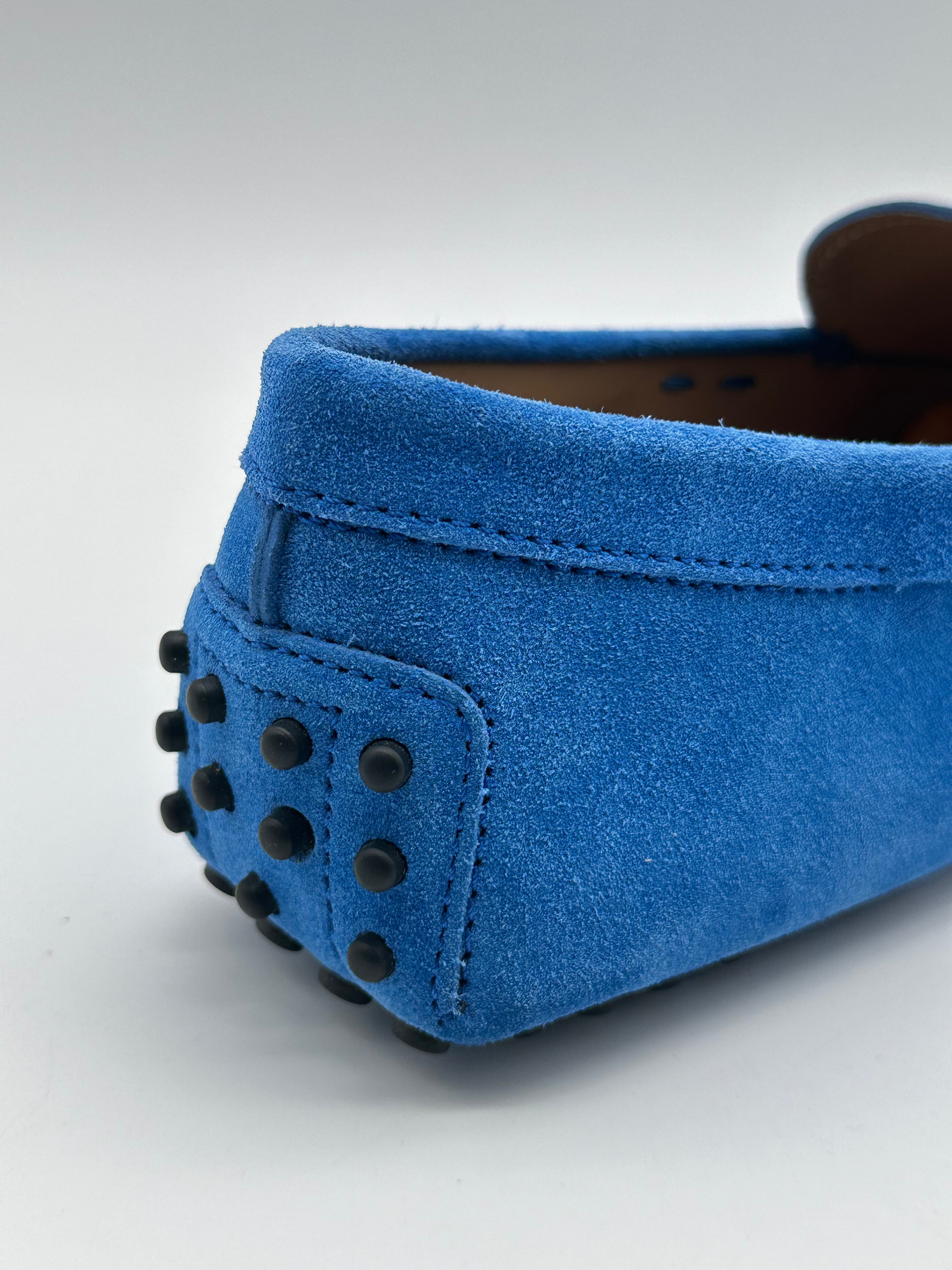 Mocassino In Pelle Scamosciata Bluette Chiaro Con Gommini