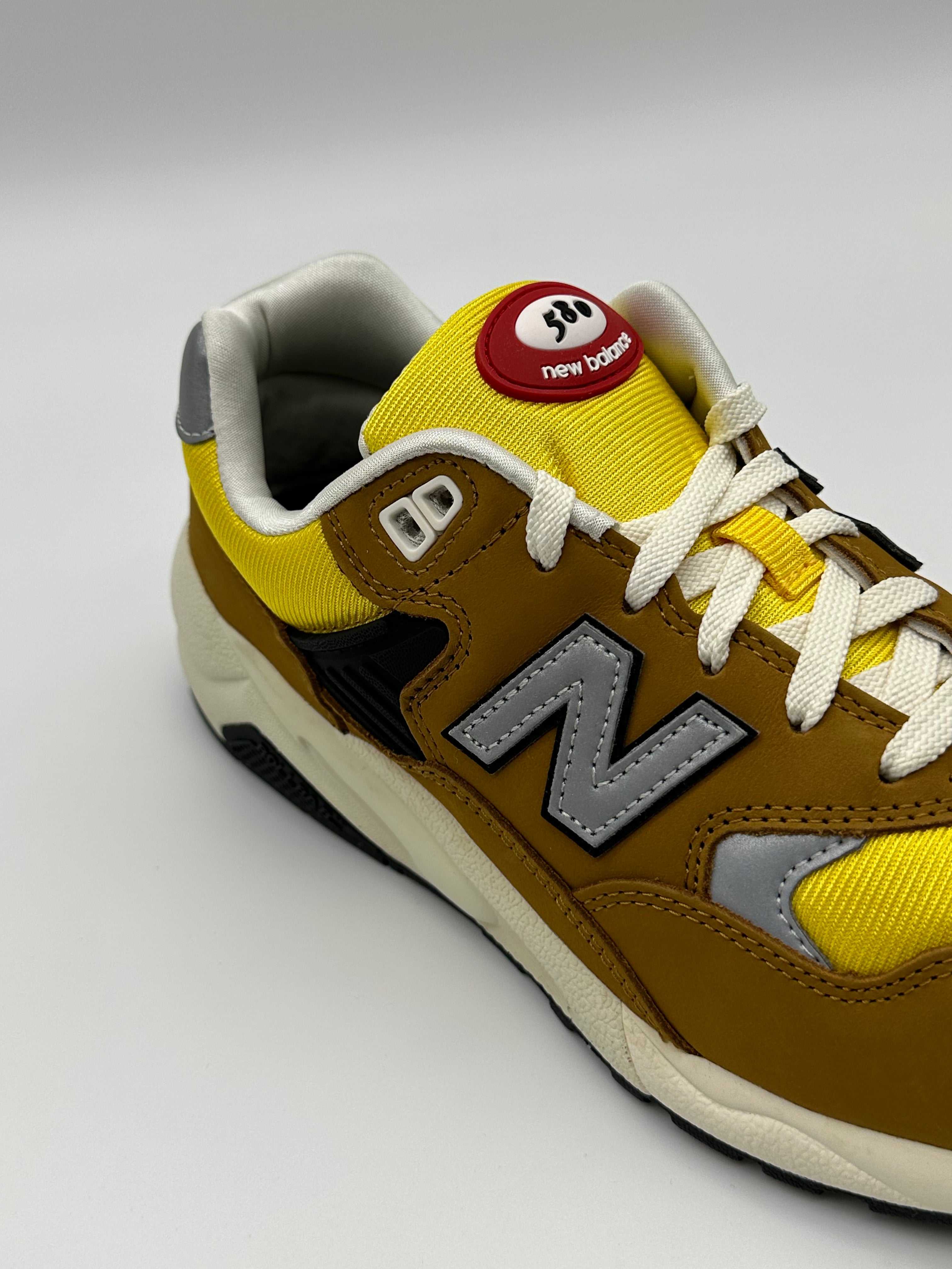 MT580 Collabo sneakers