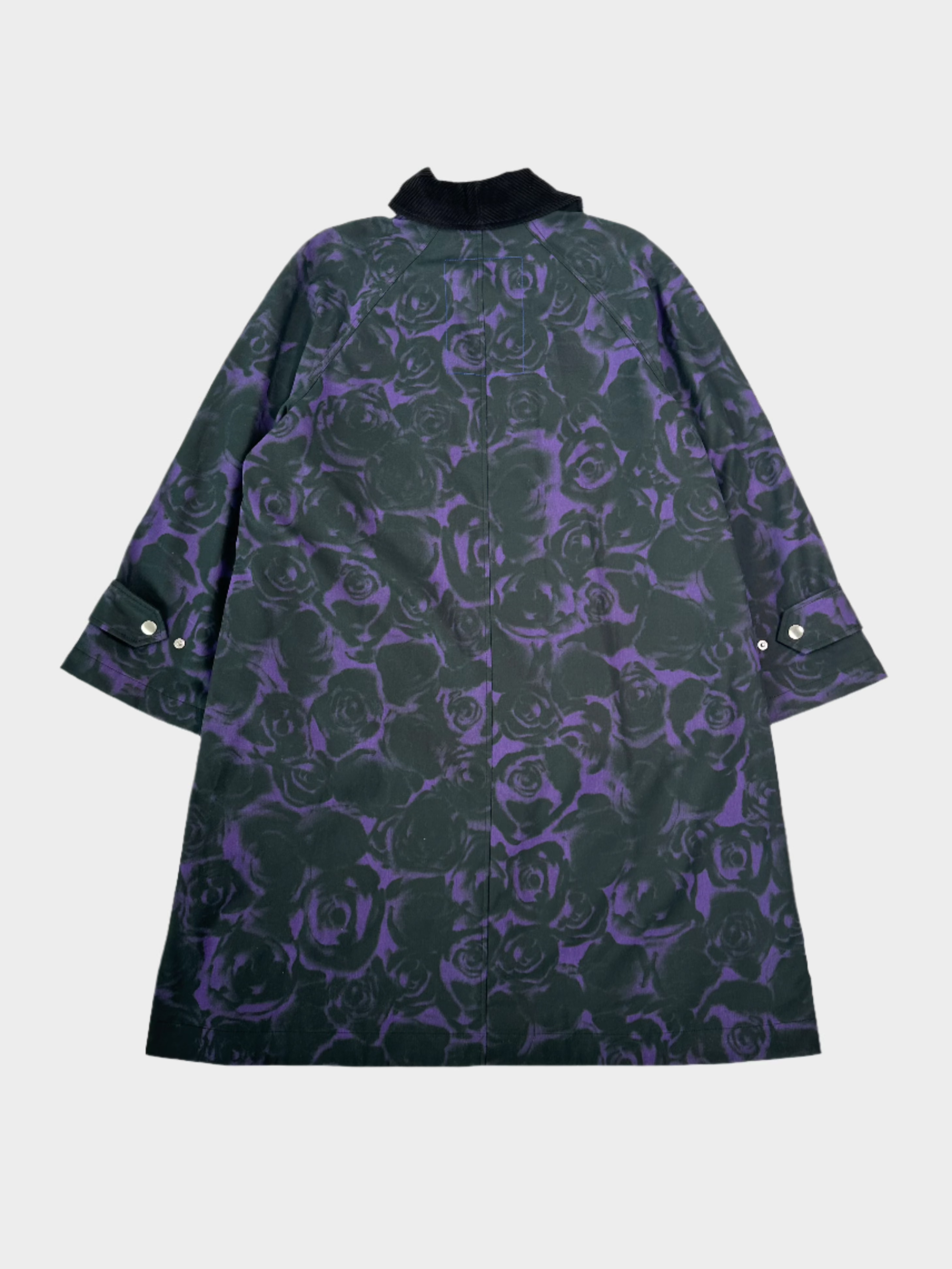 Cappotto In Tela Tecnica Con Stampa Rose E Colletto In Velluto Nero