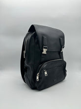 Zaino In Pelle Nera Con Chiusura A Patta E Ganci Metallici -  | dBlank