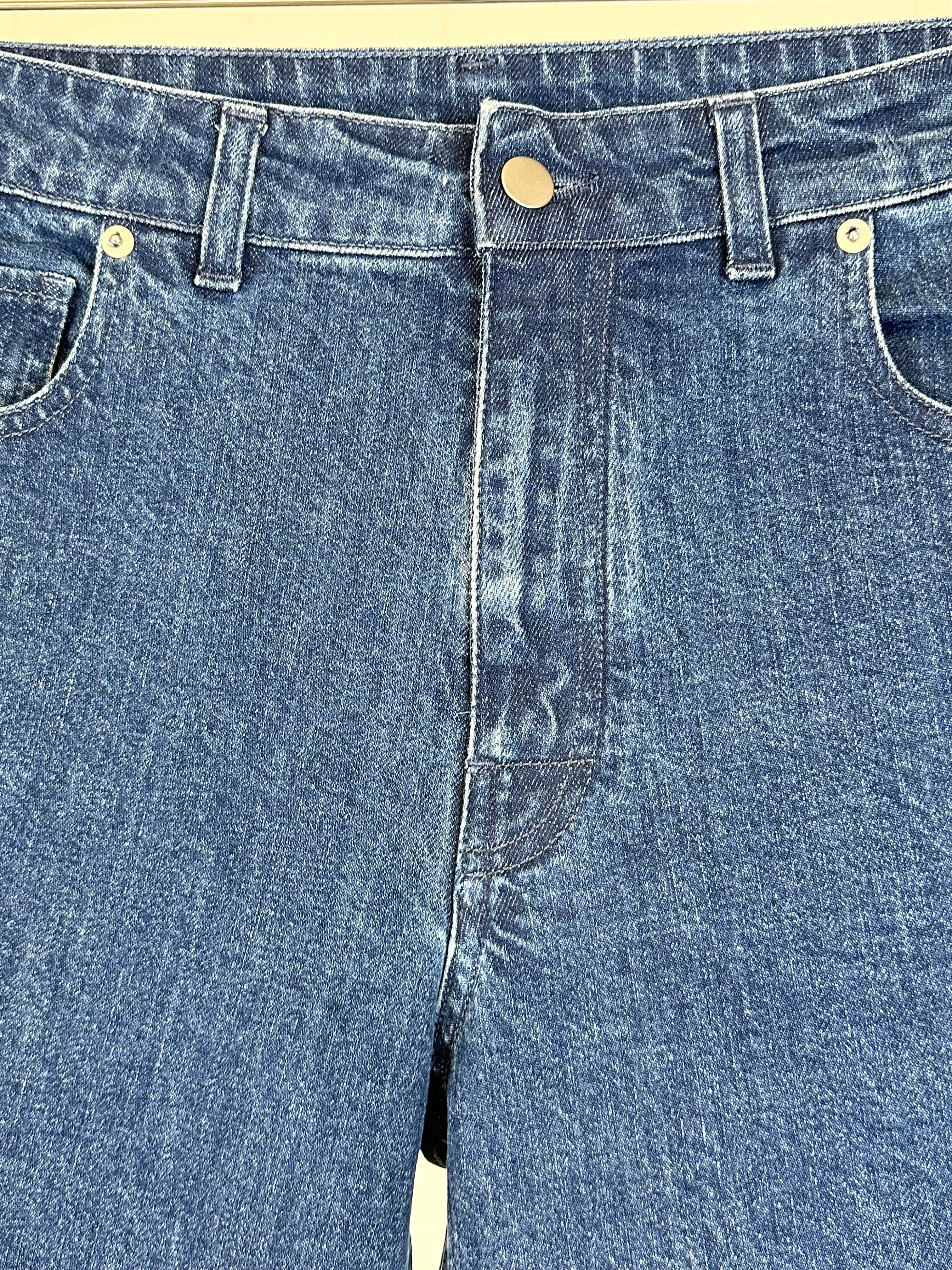 Jeans With Zipper Detail