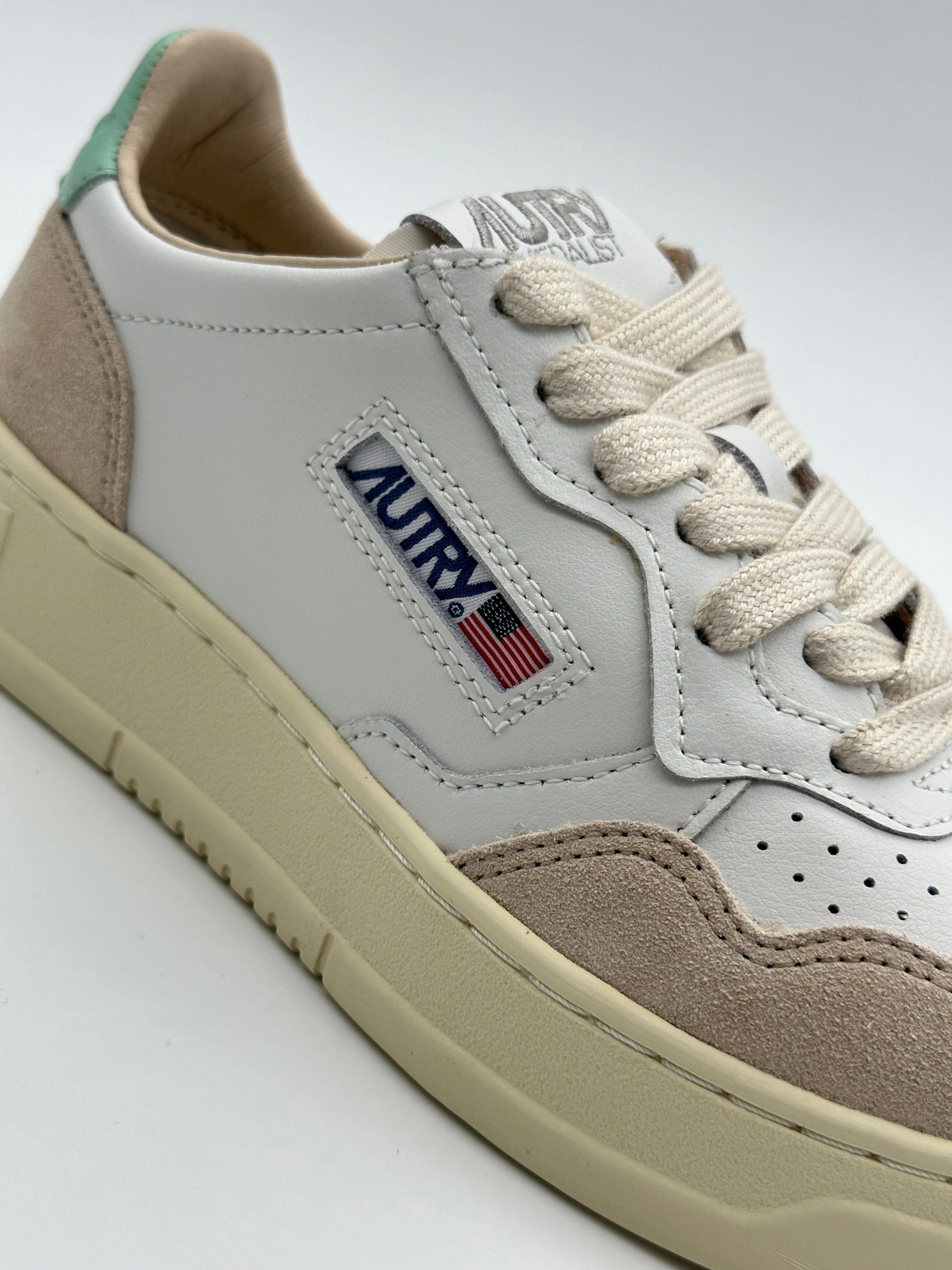 Medalist Low Sneakers Suede