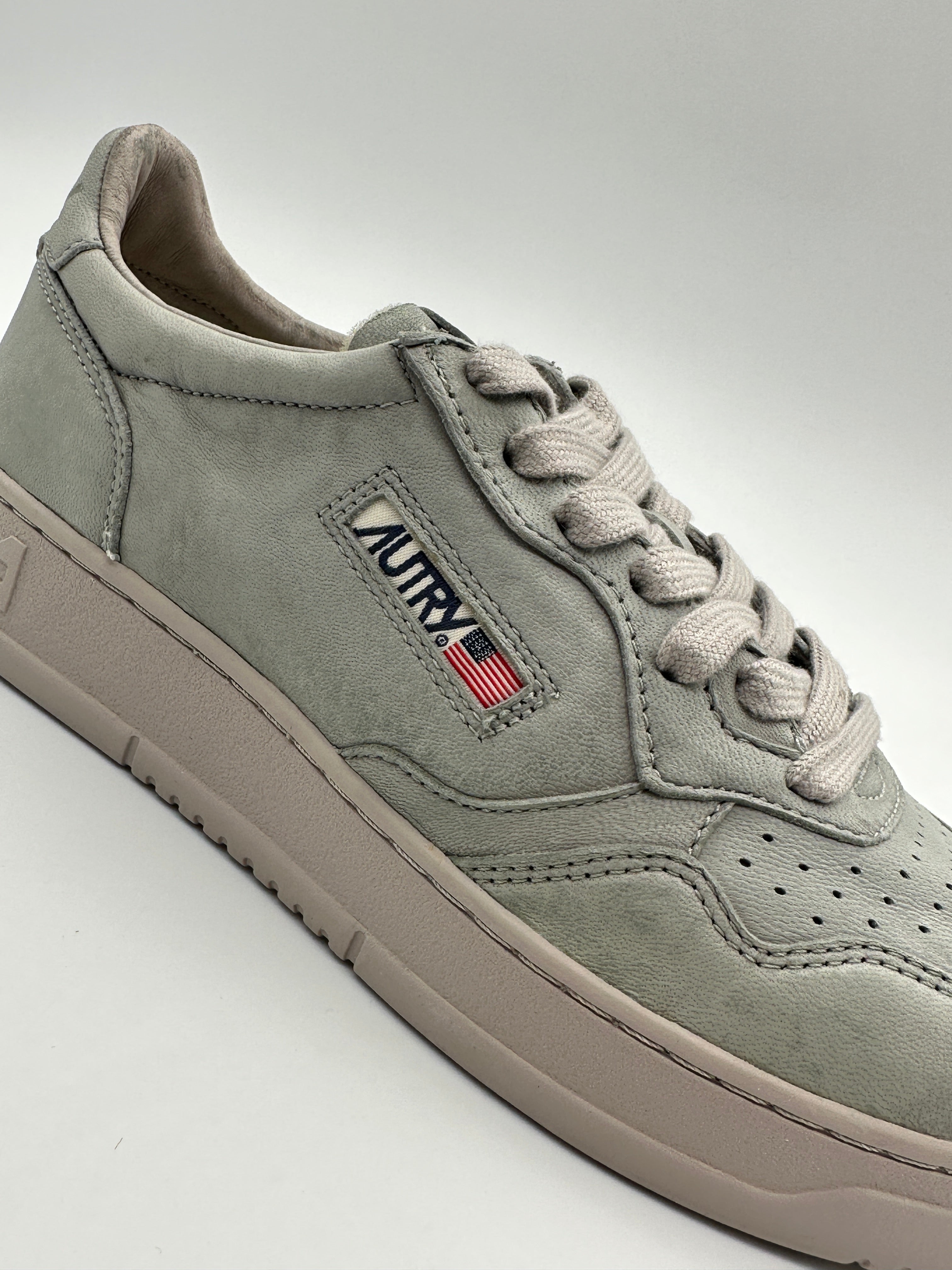 Medalist Low Sneakers Matt Grey