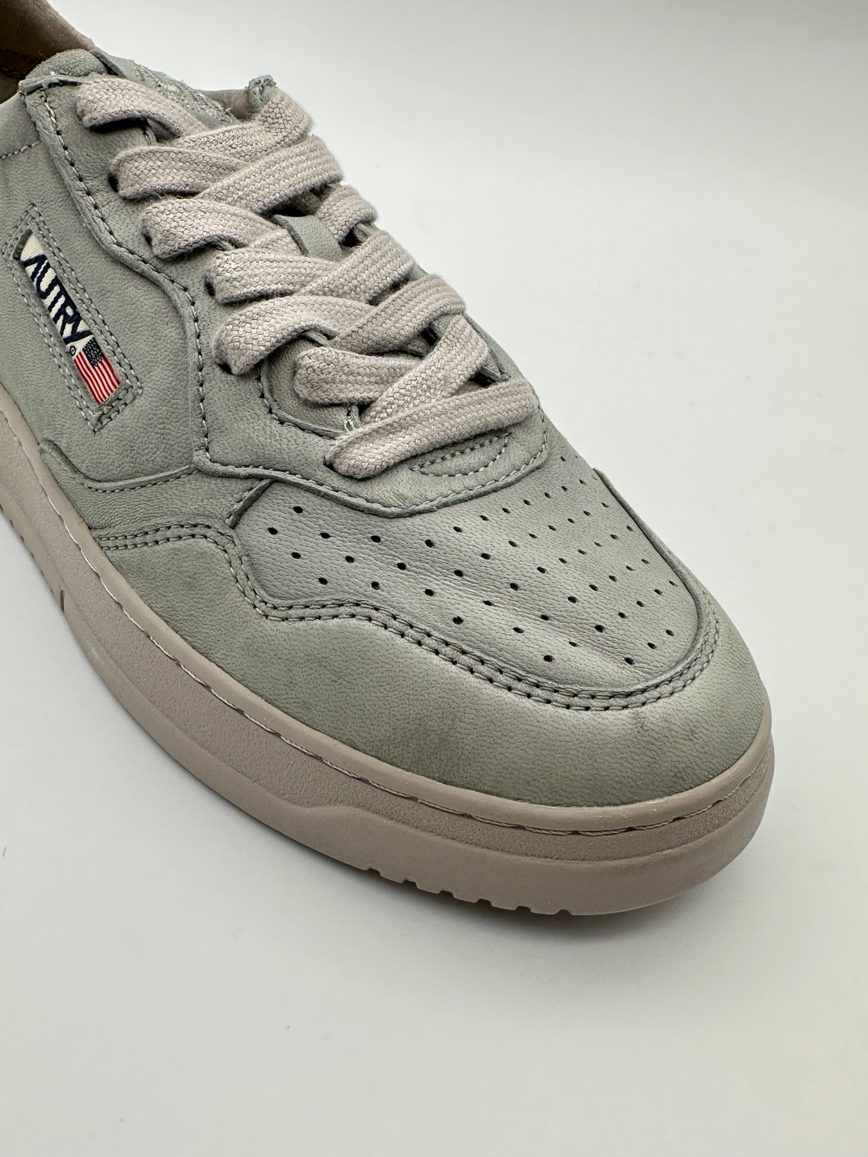 Medalist Low Sneakers Matt Grey