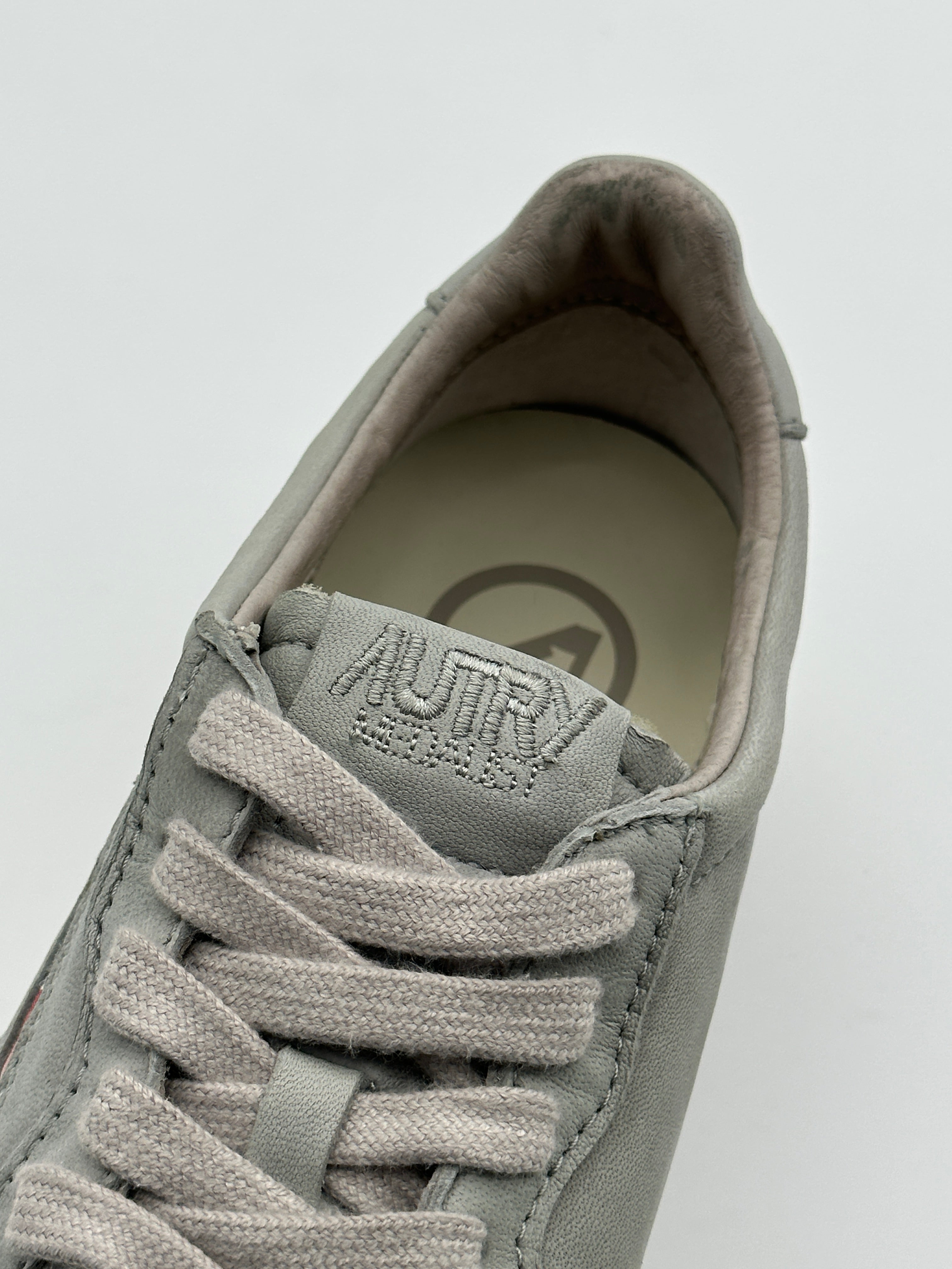 Medalist Low Sneakers Matt Grey