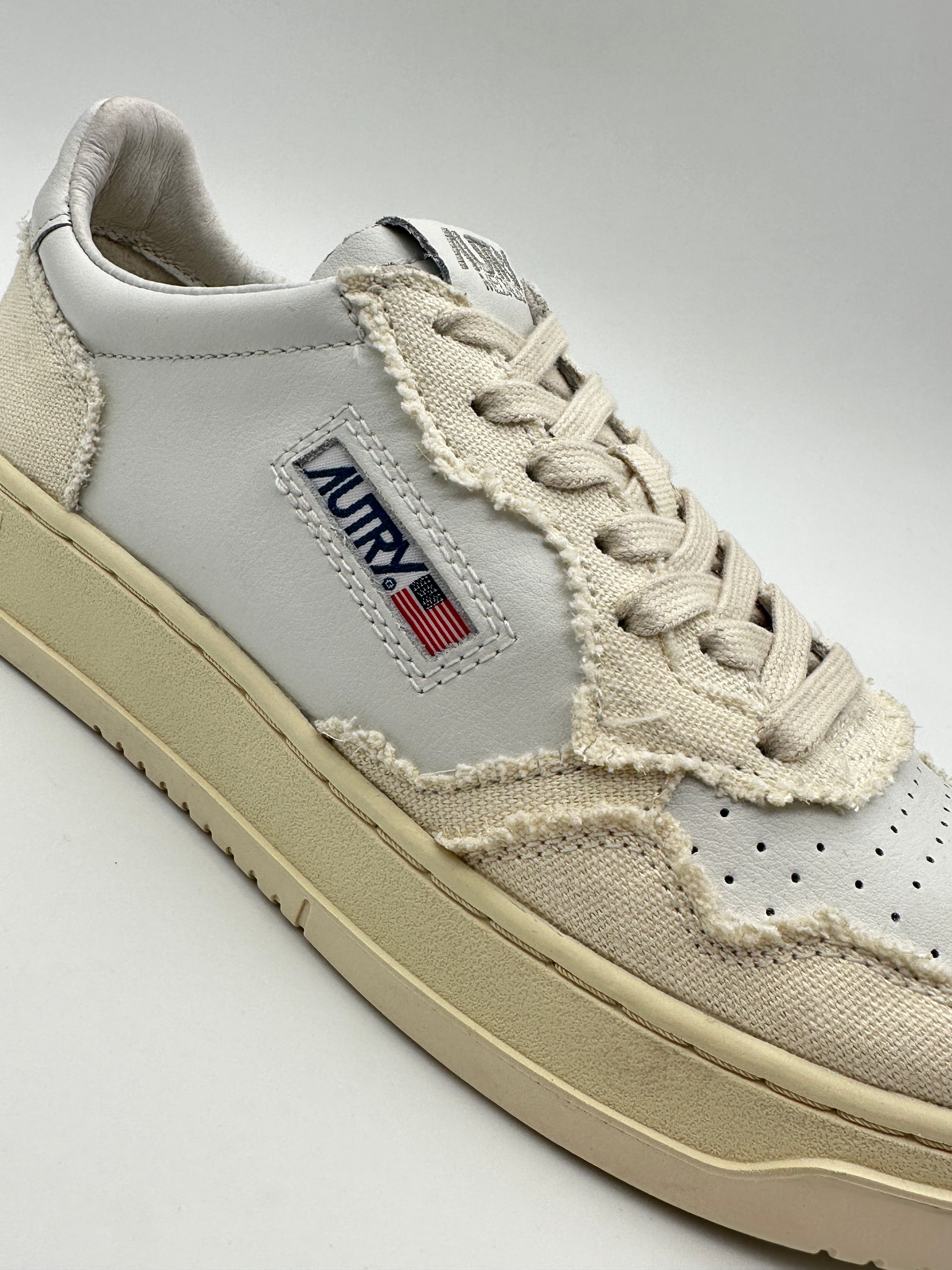 Medalist Low Sneakers Ivory Canvas