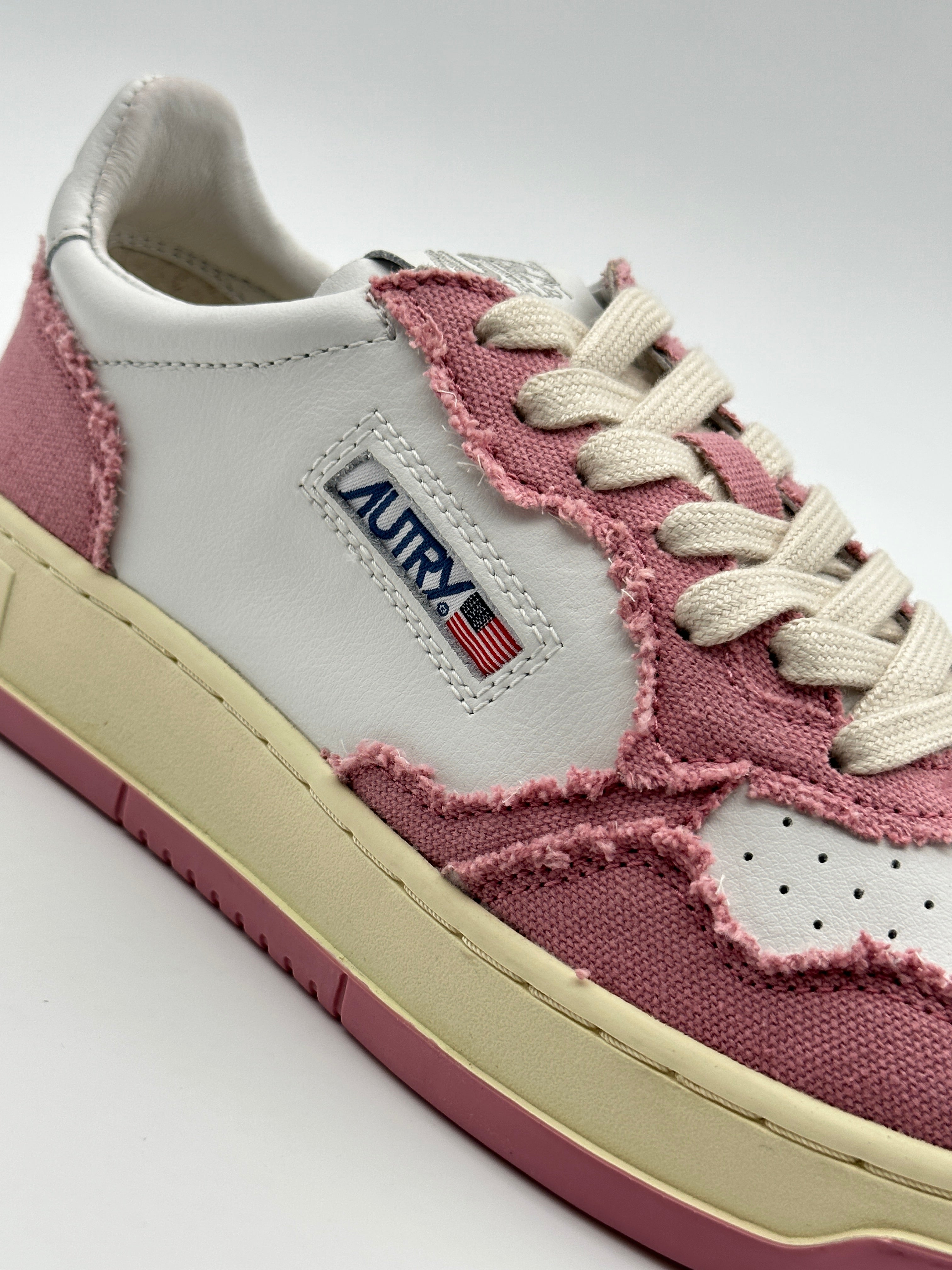 Medalist Low Sneakers Pink Canvas