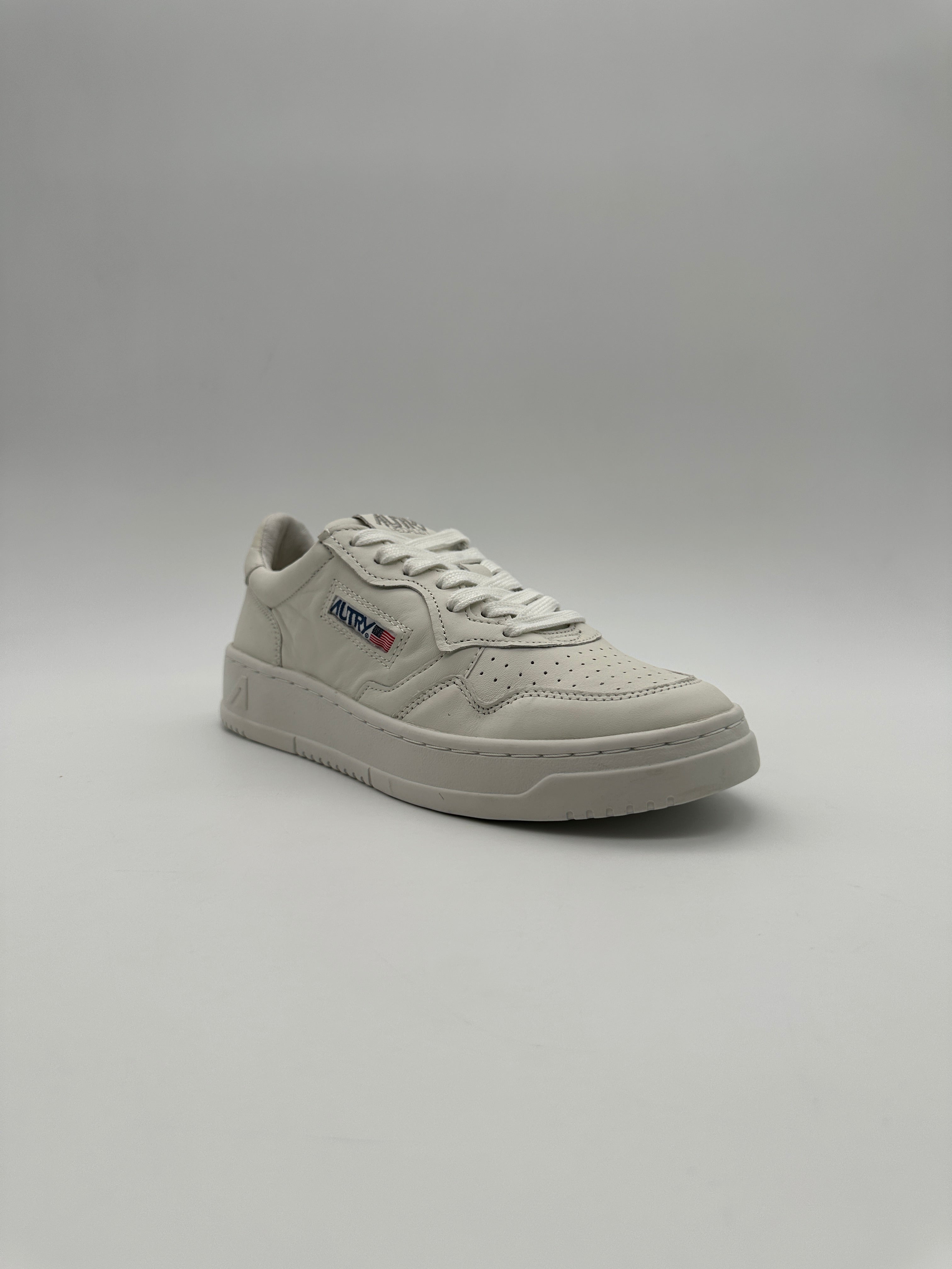 Autry 01 Low Sneakers