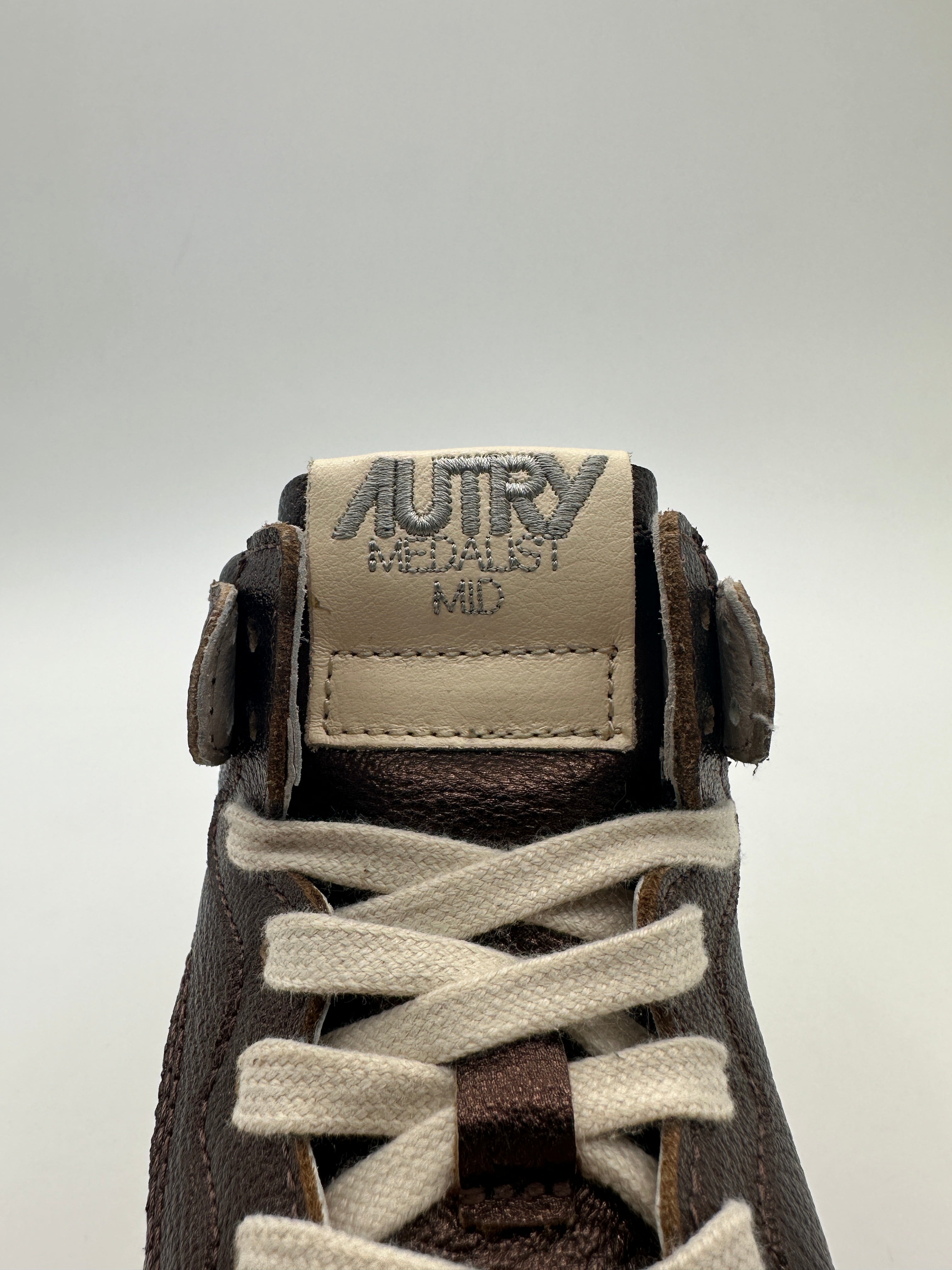 Autry Mid Sneakers