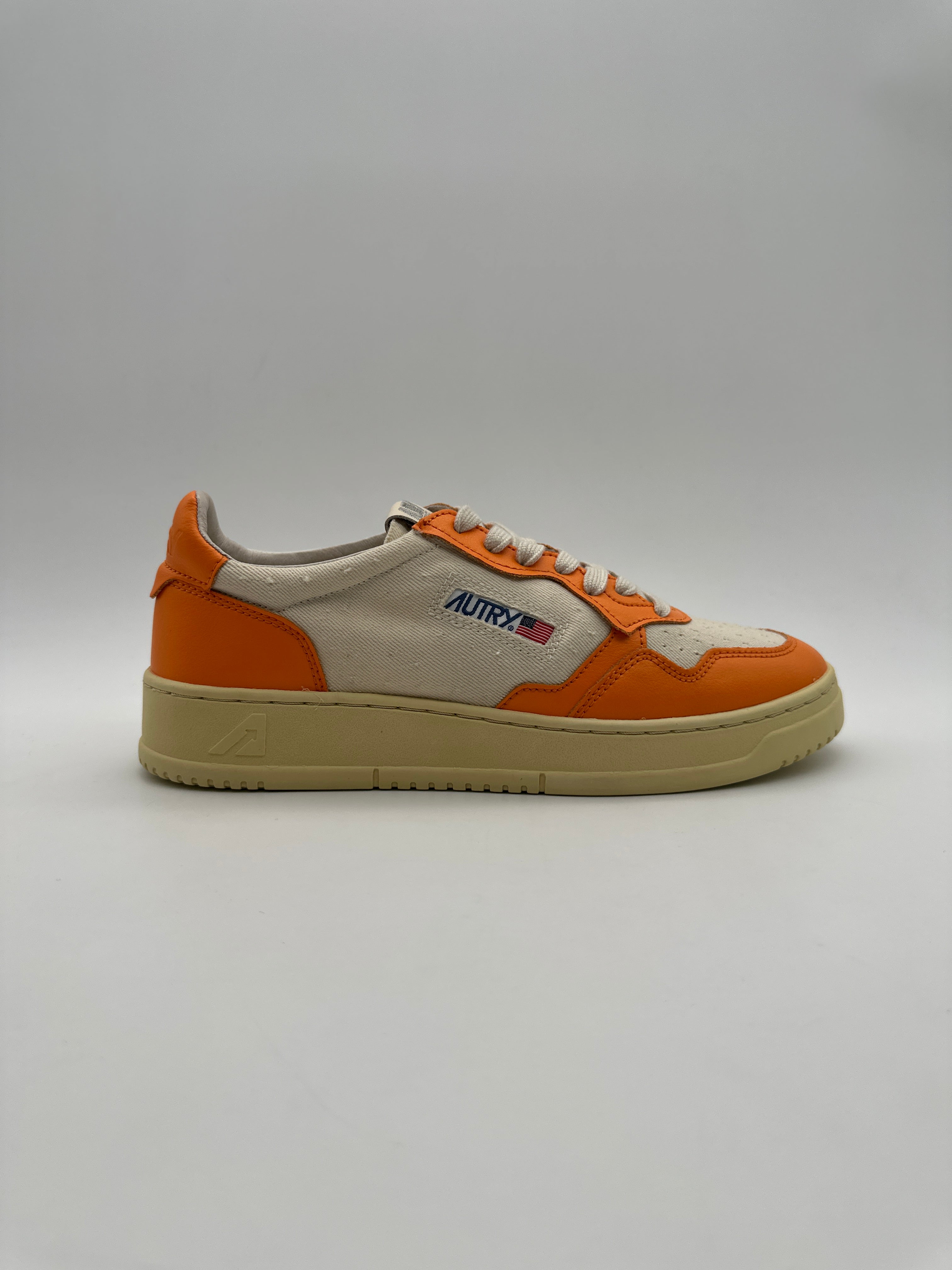 Autry 01 Low Leat/Canvas Sneakers