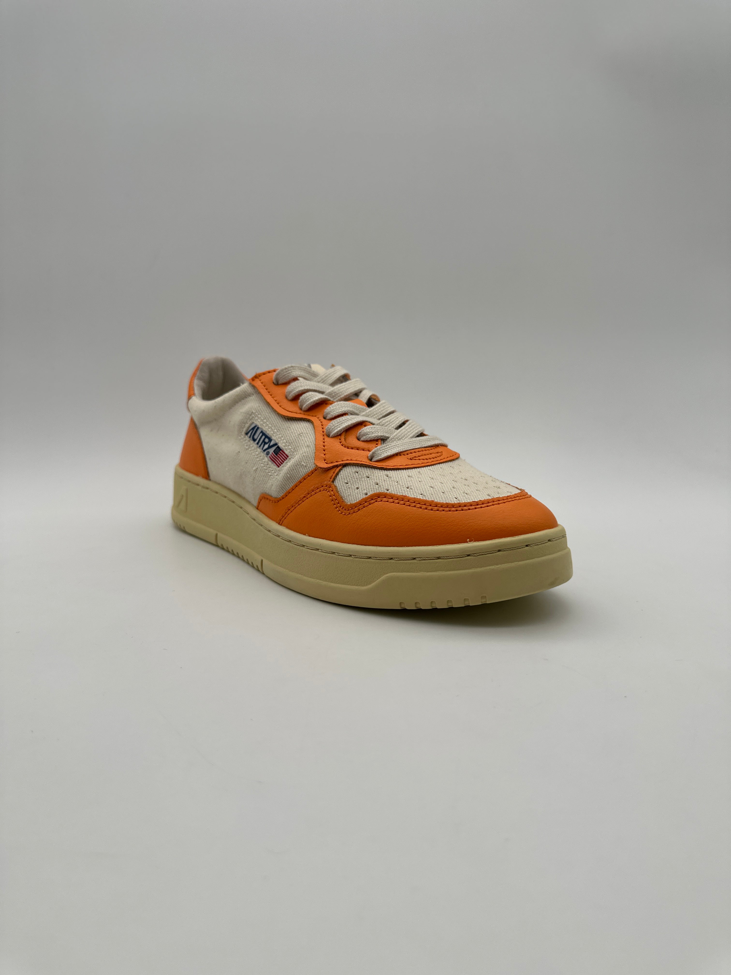 Autry 01 Low Leat/Canvas Sneakers