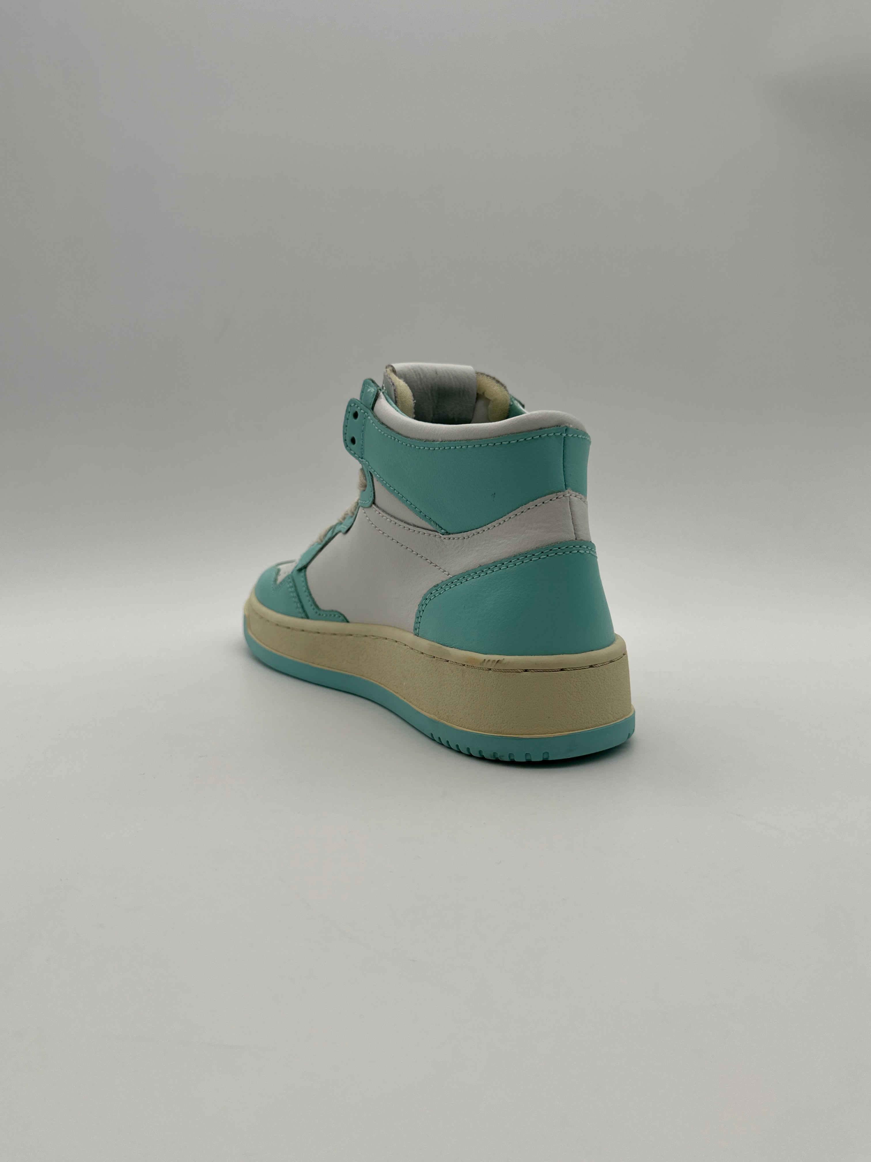 Autry 01 Mid Sneakers