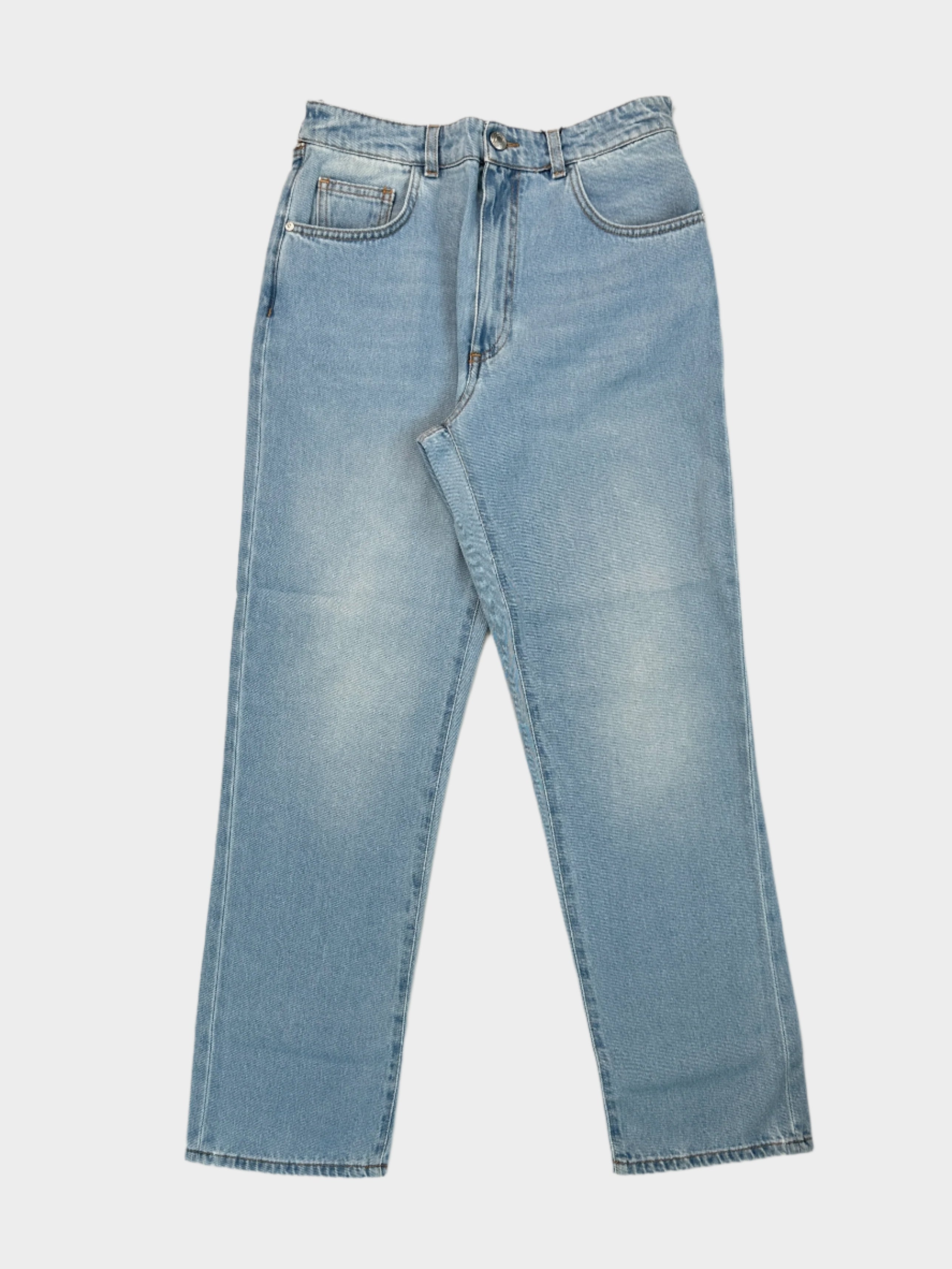 GCDS, jeans denim azzurro, chocker gioiello, jeans con logo, moda streetwear