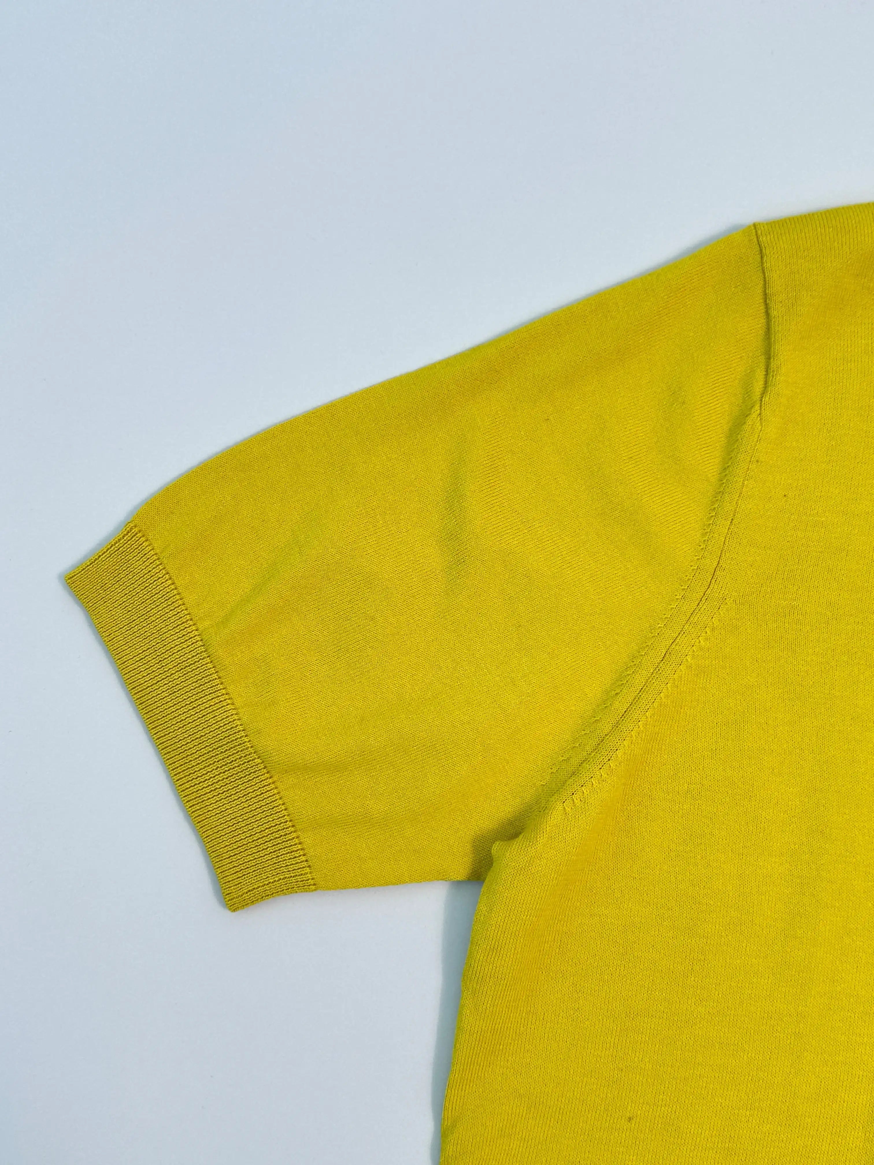 Maglia Gialla Leggera Con Maniche Corte