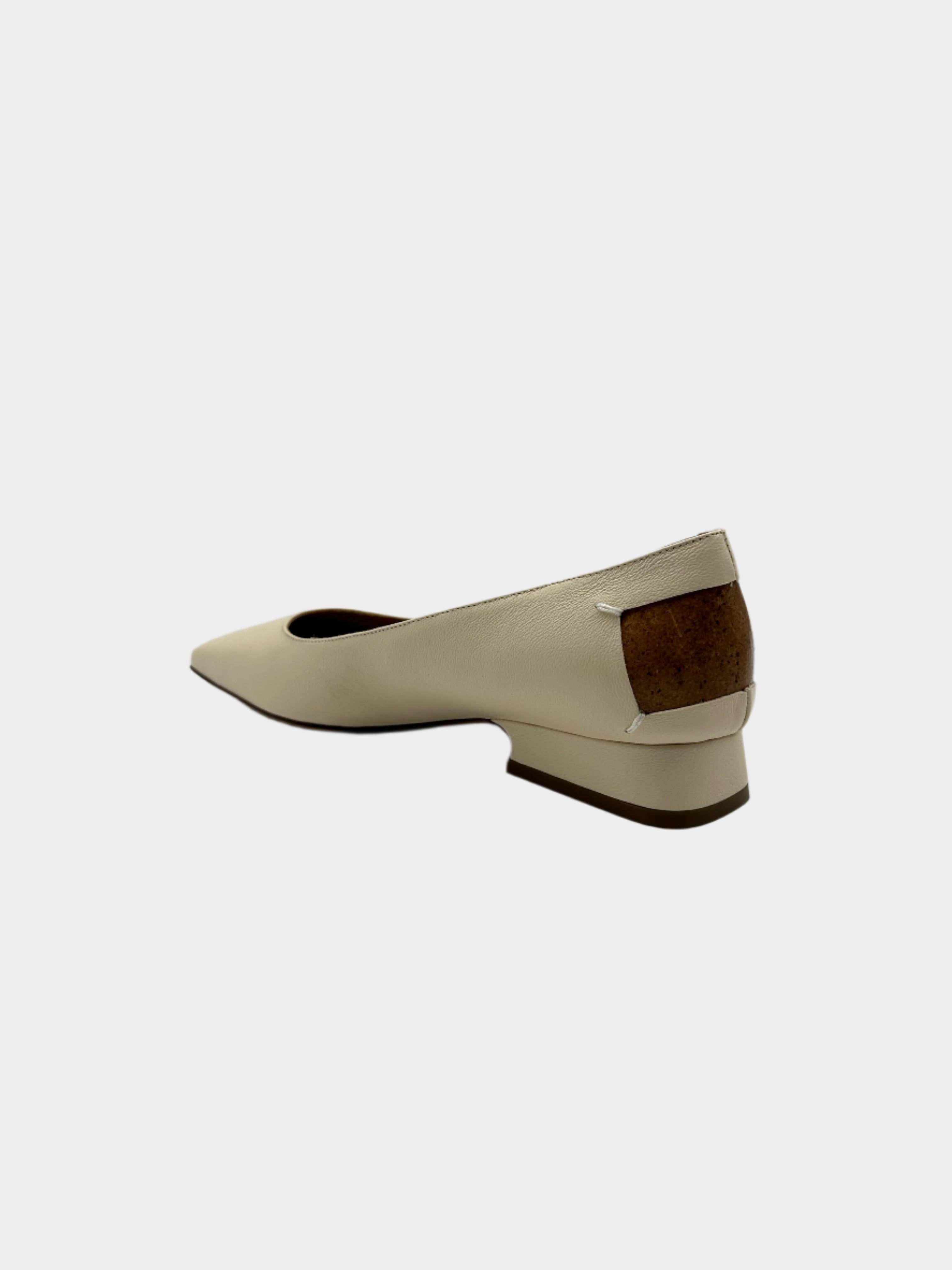Cream-colored shoe with iconic heel detail