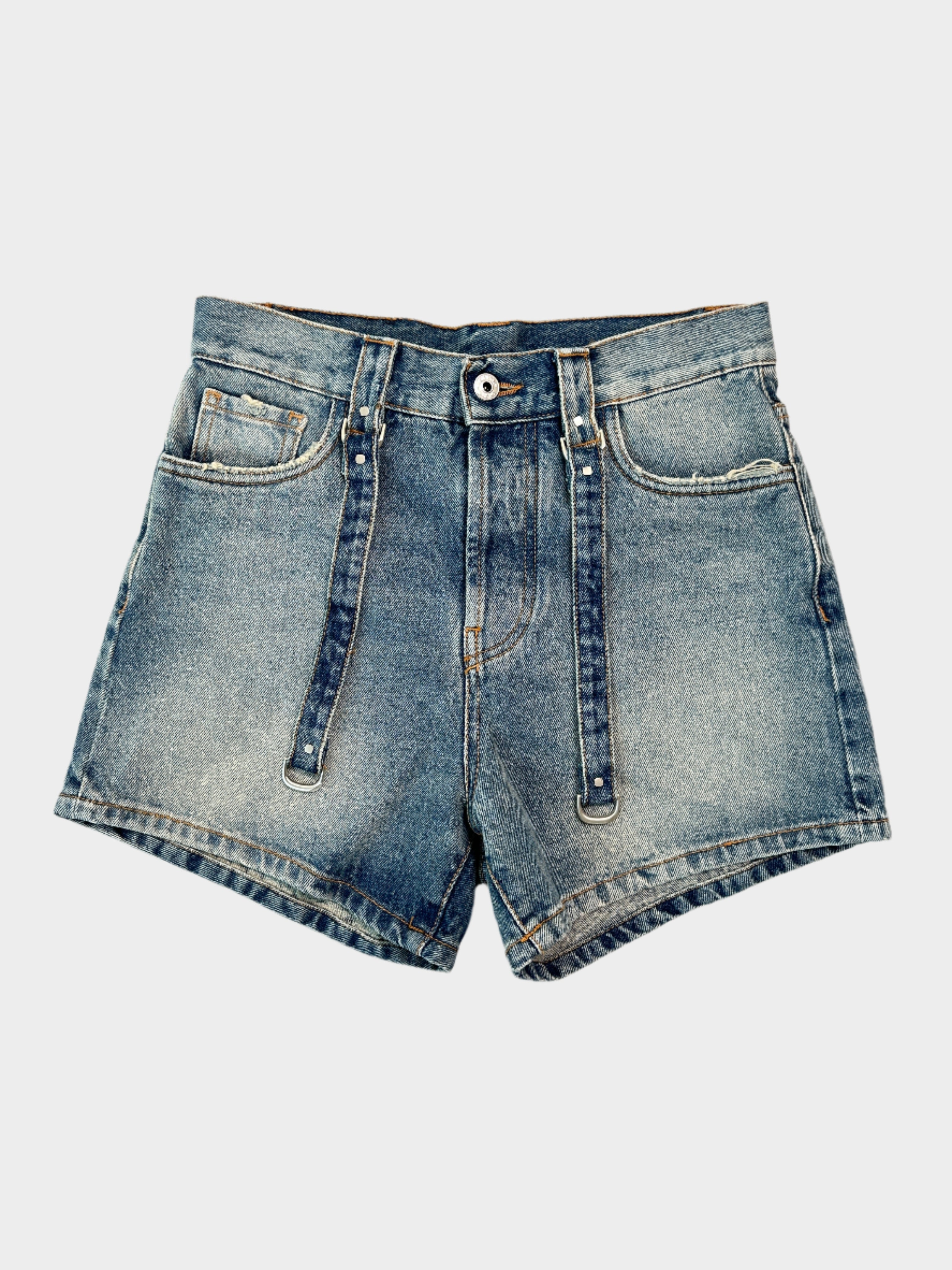 Shorts Off-White in denim vintage blu con effetto slavato. Dettagli con cinturini frontali e anelli in metallo per un tocco streetwear unico.