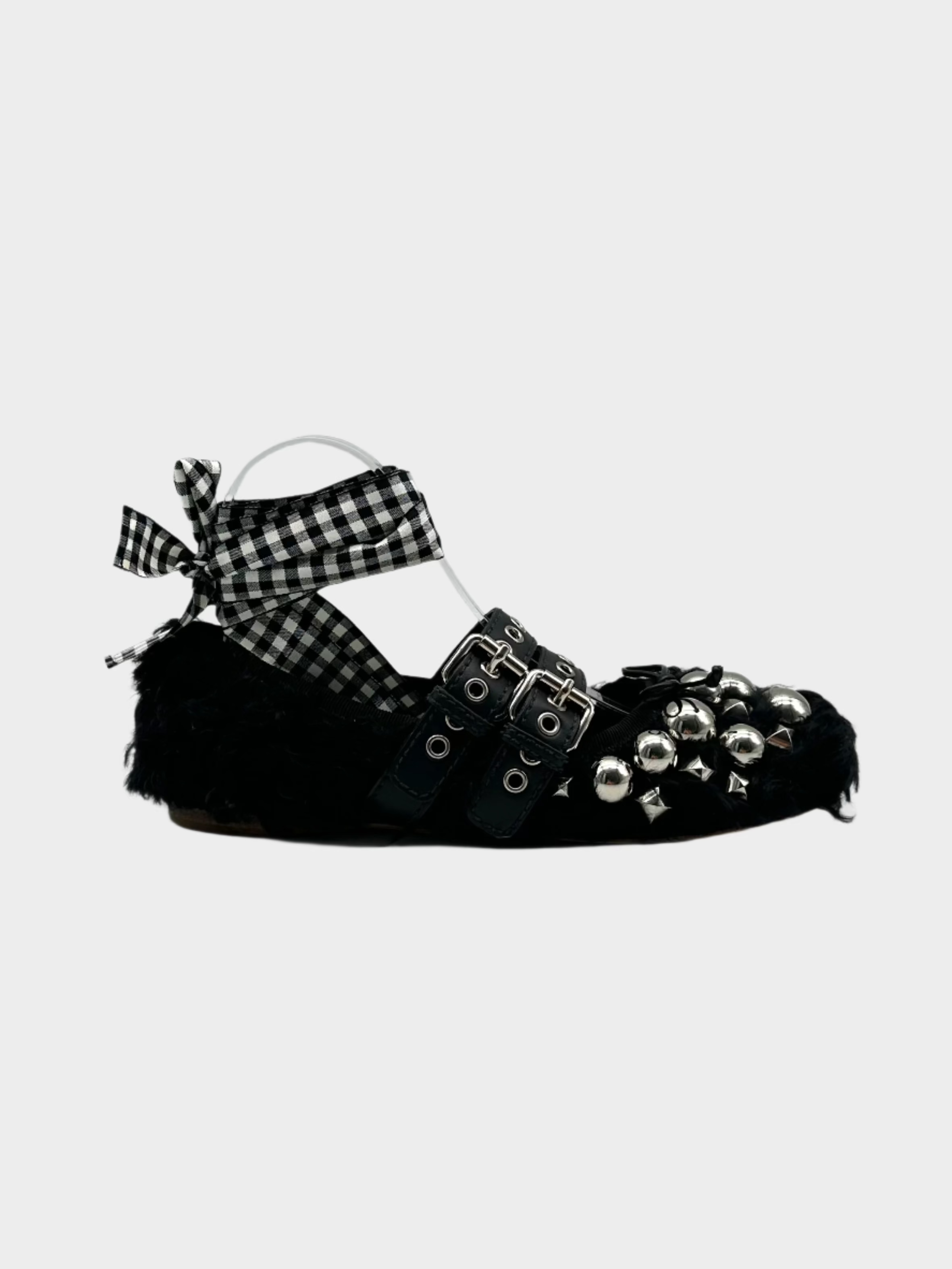 ballerine Miu Miu, ballerine con borchie, eco shearling nero, scarpe con nastri, ballerine punk, ballerine glamour donna

