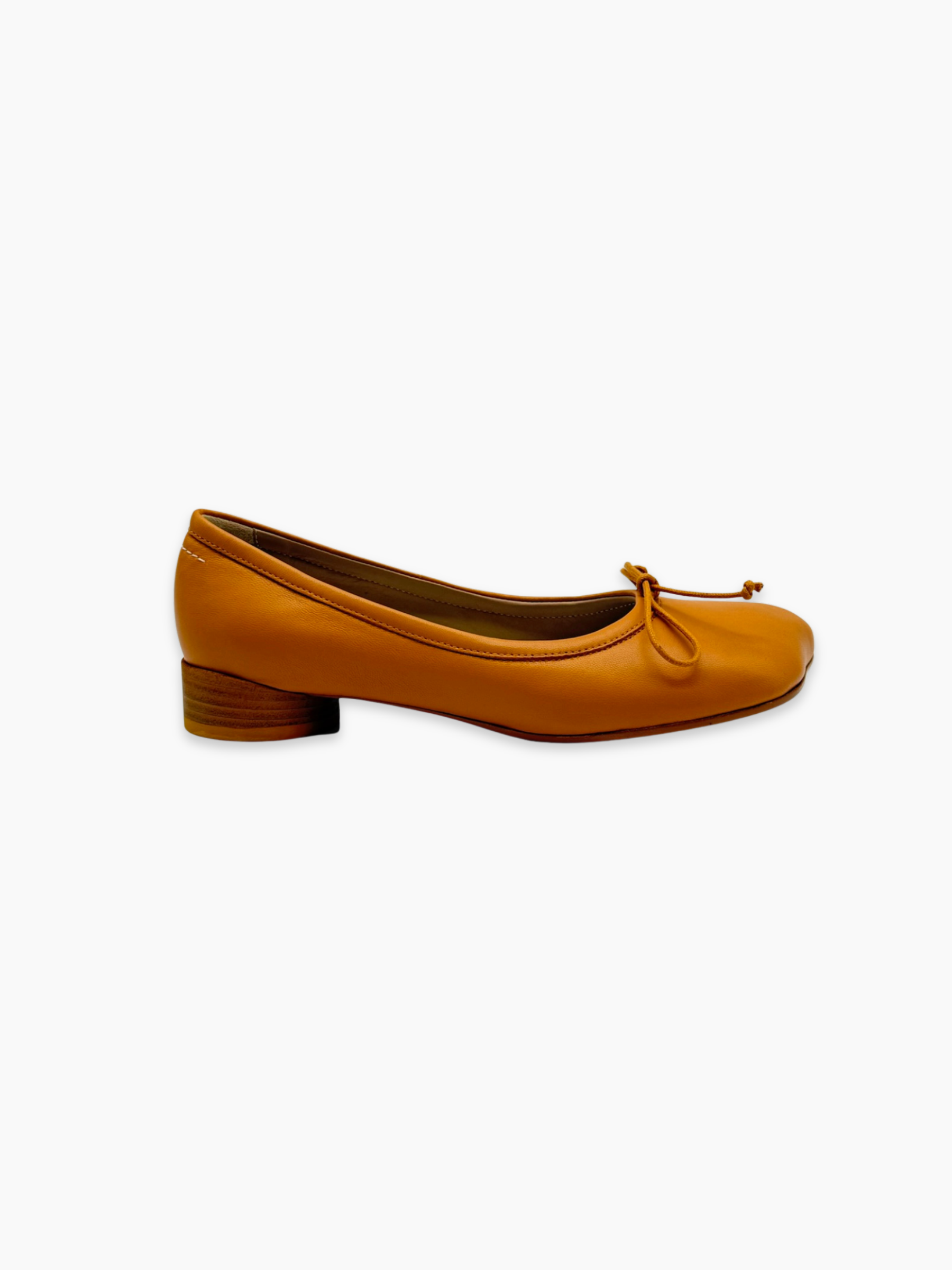 Ballerine Maison Margiela in pelle color ocra con fiocco viste laterali