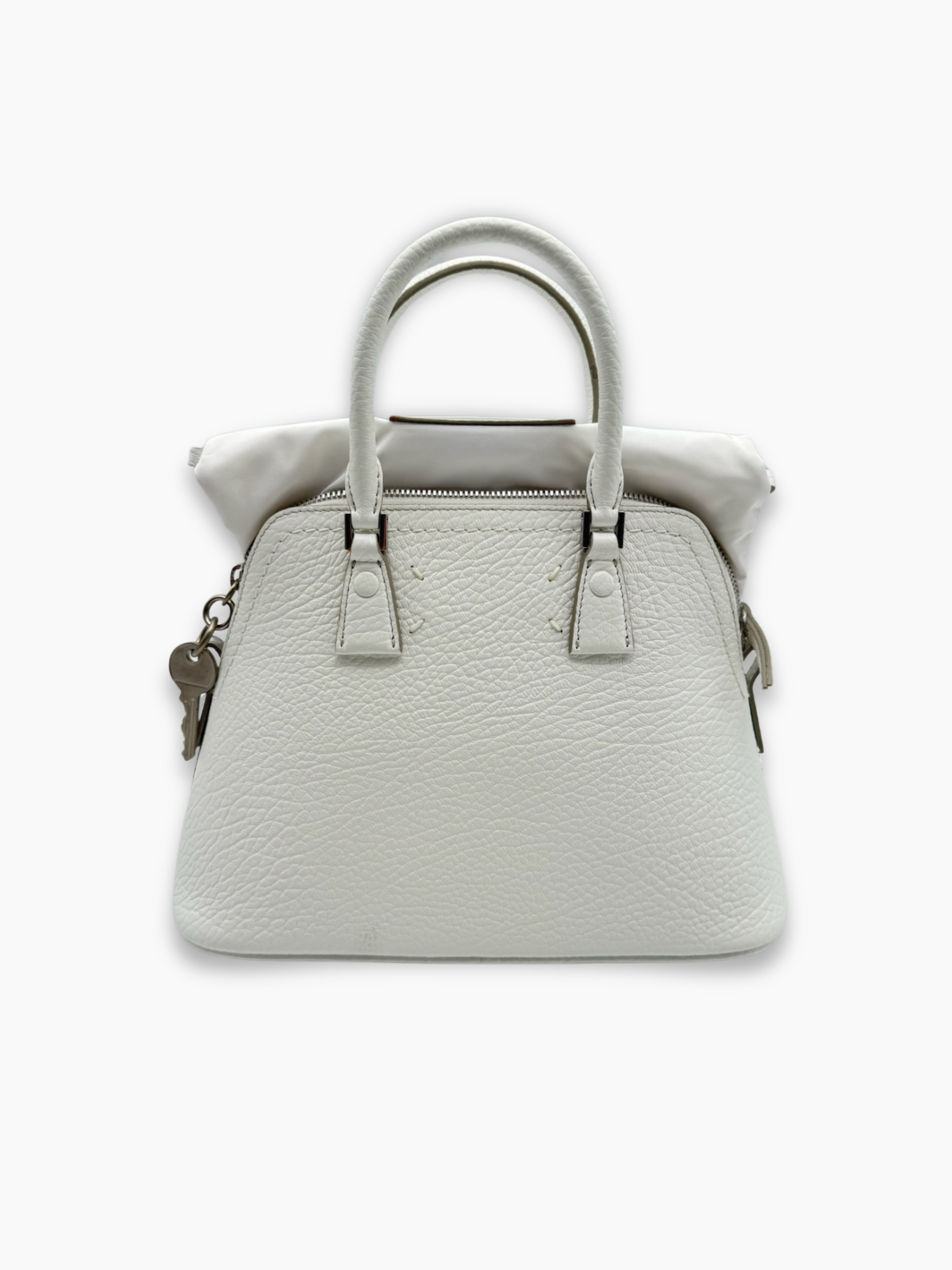 Dettaglio manici e chiusura zip della borsa Maison Margiela