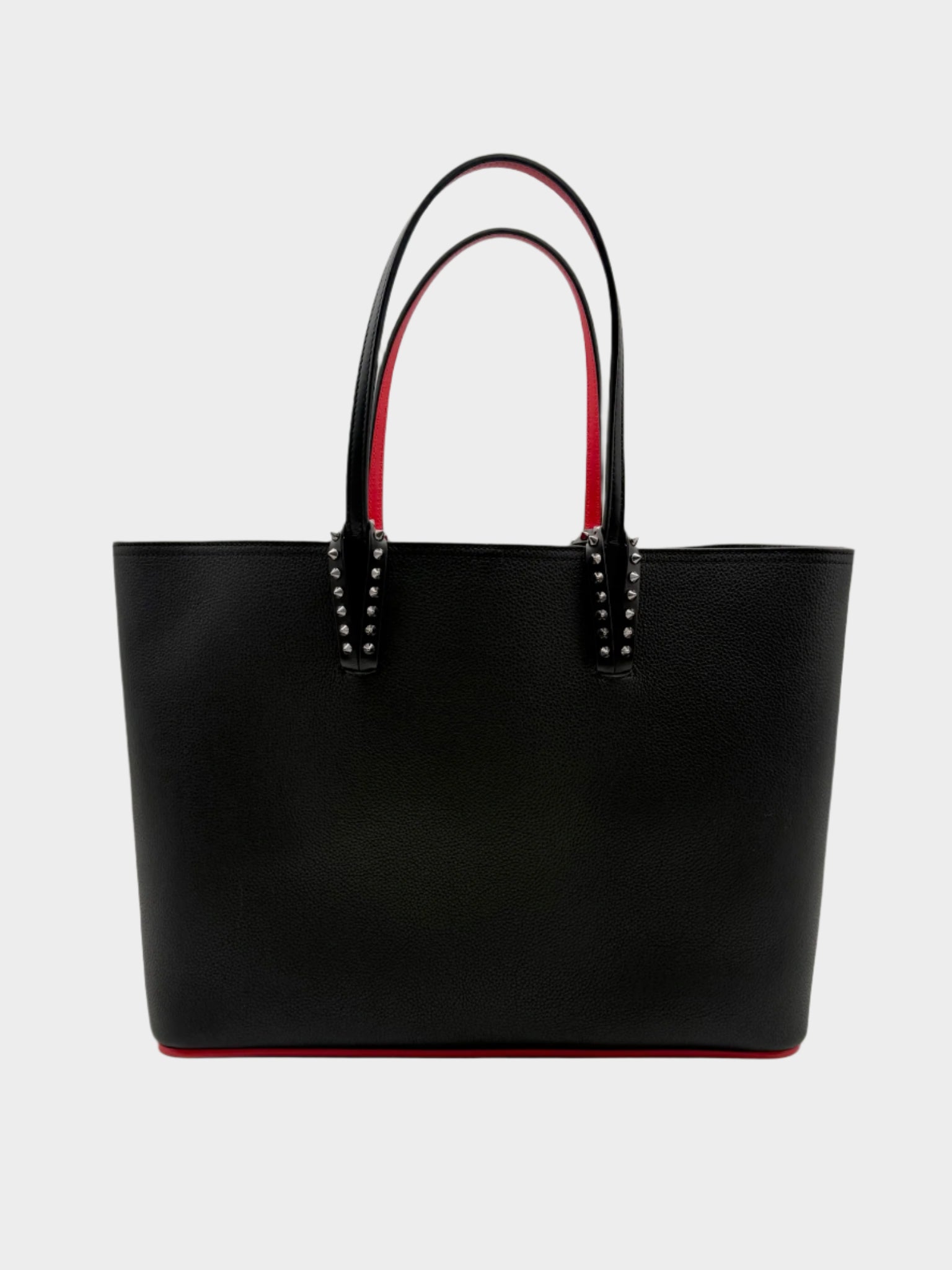Borsa shopper Louboutin nera in pelle martellata con borchie e interno rosso vista frontale
