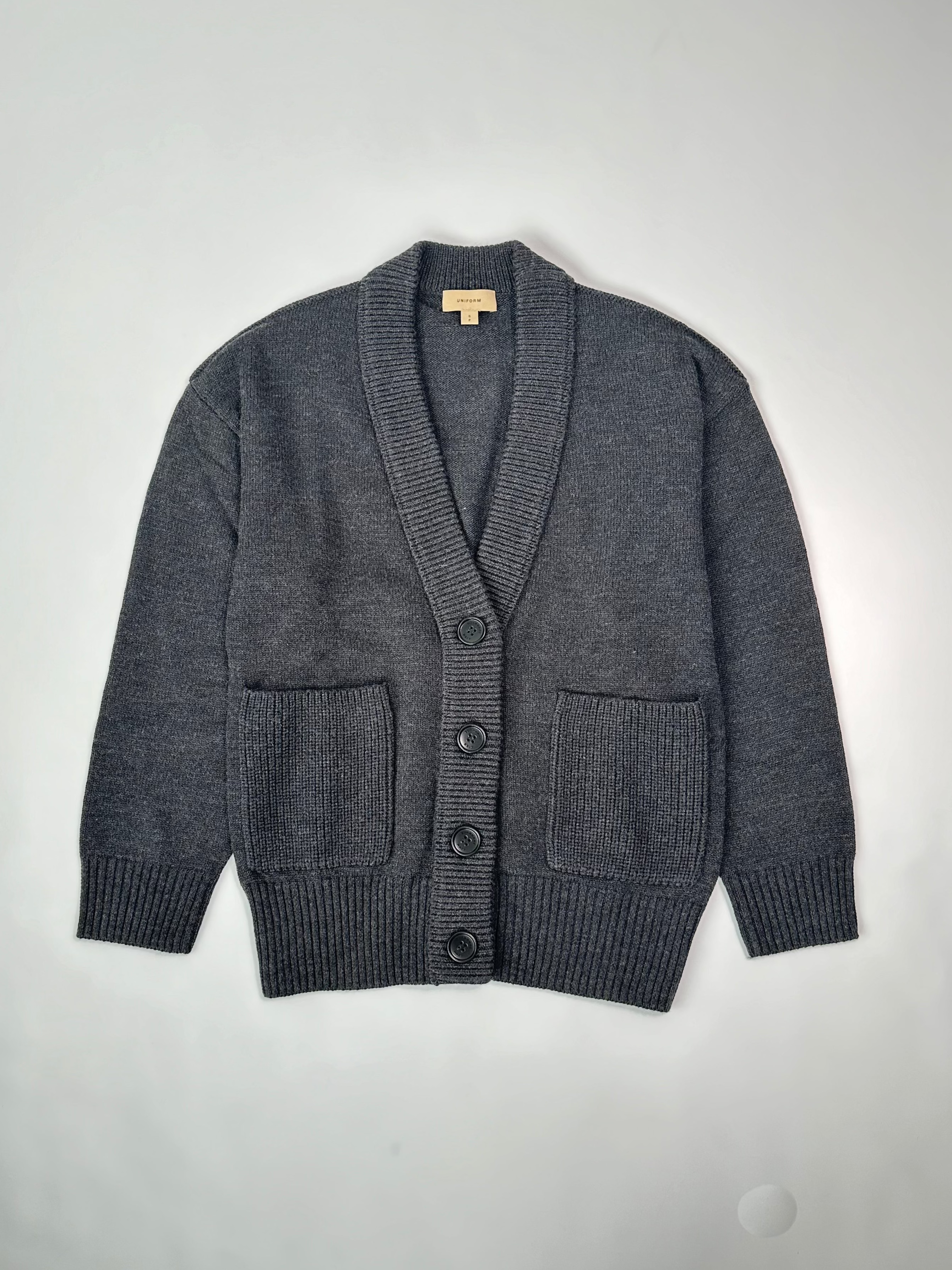 Vista frontale del cardigan Burberry in lana grigio melange