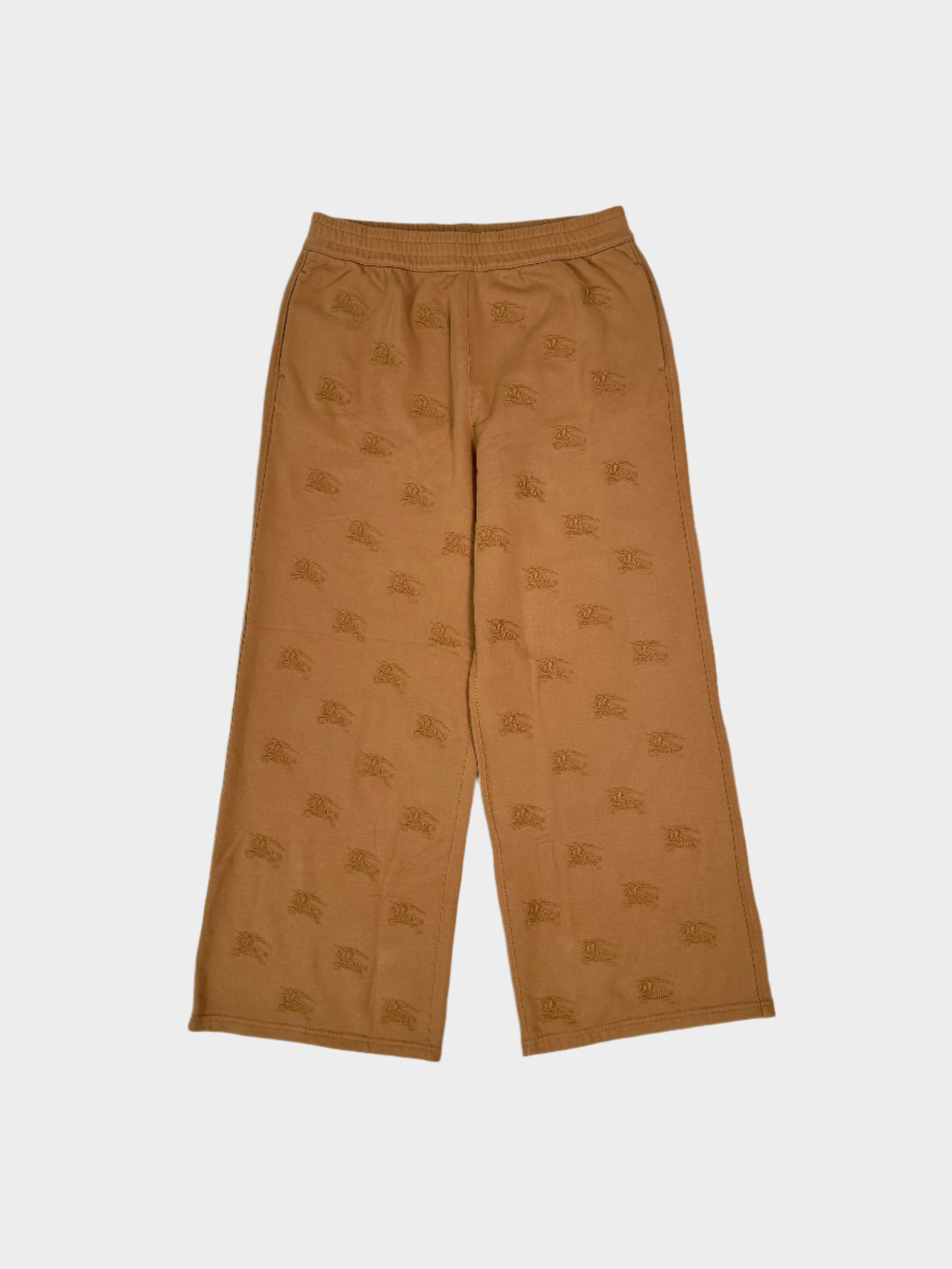 Vista frontale dei pantaloni tuta Burberry cammello con logo all-over