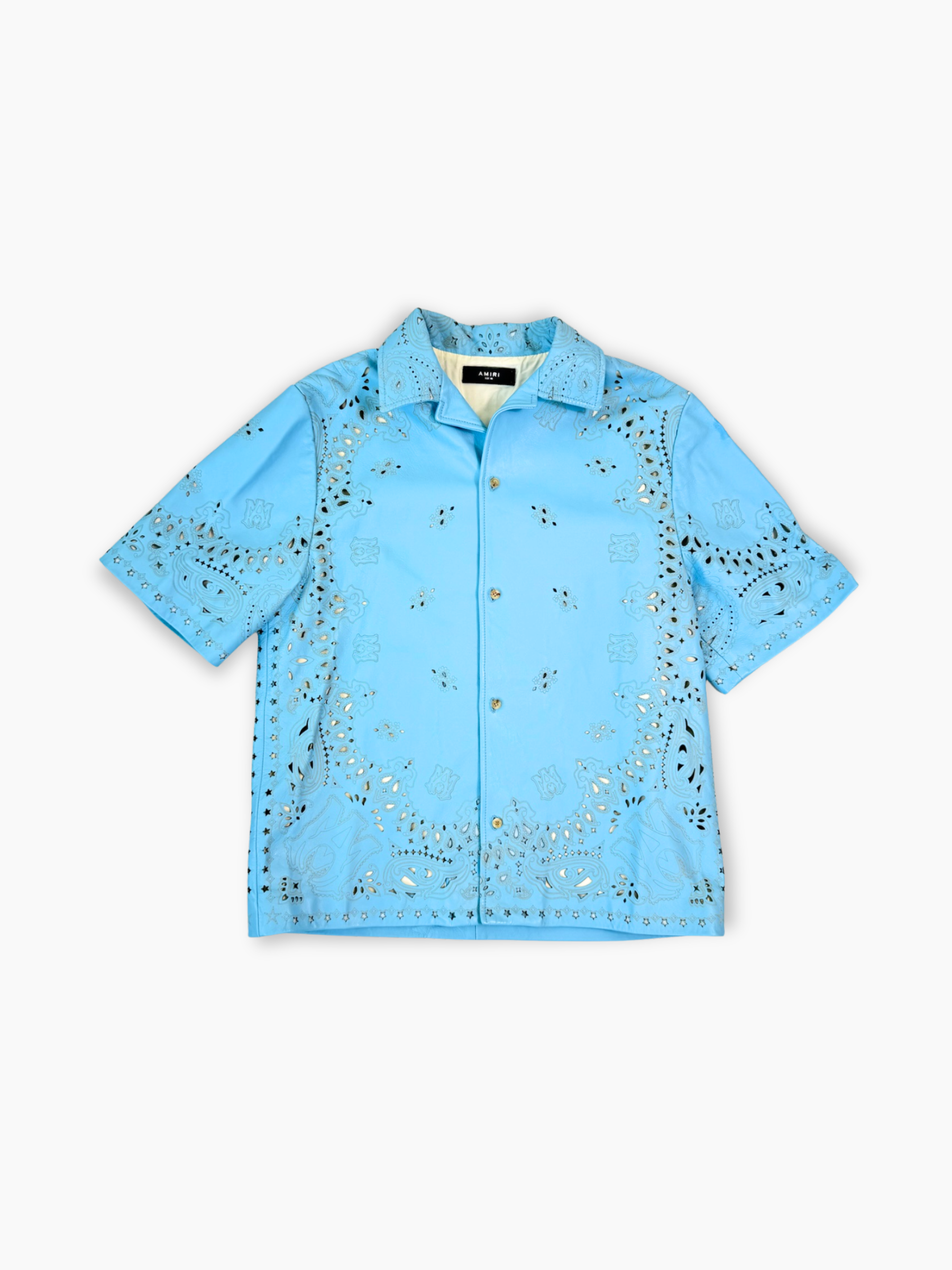 Camicia azzurra Amiri in pelle ovina con trafori bandana e borchie decorative