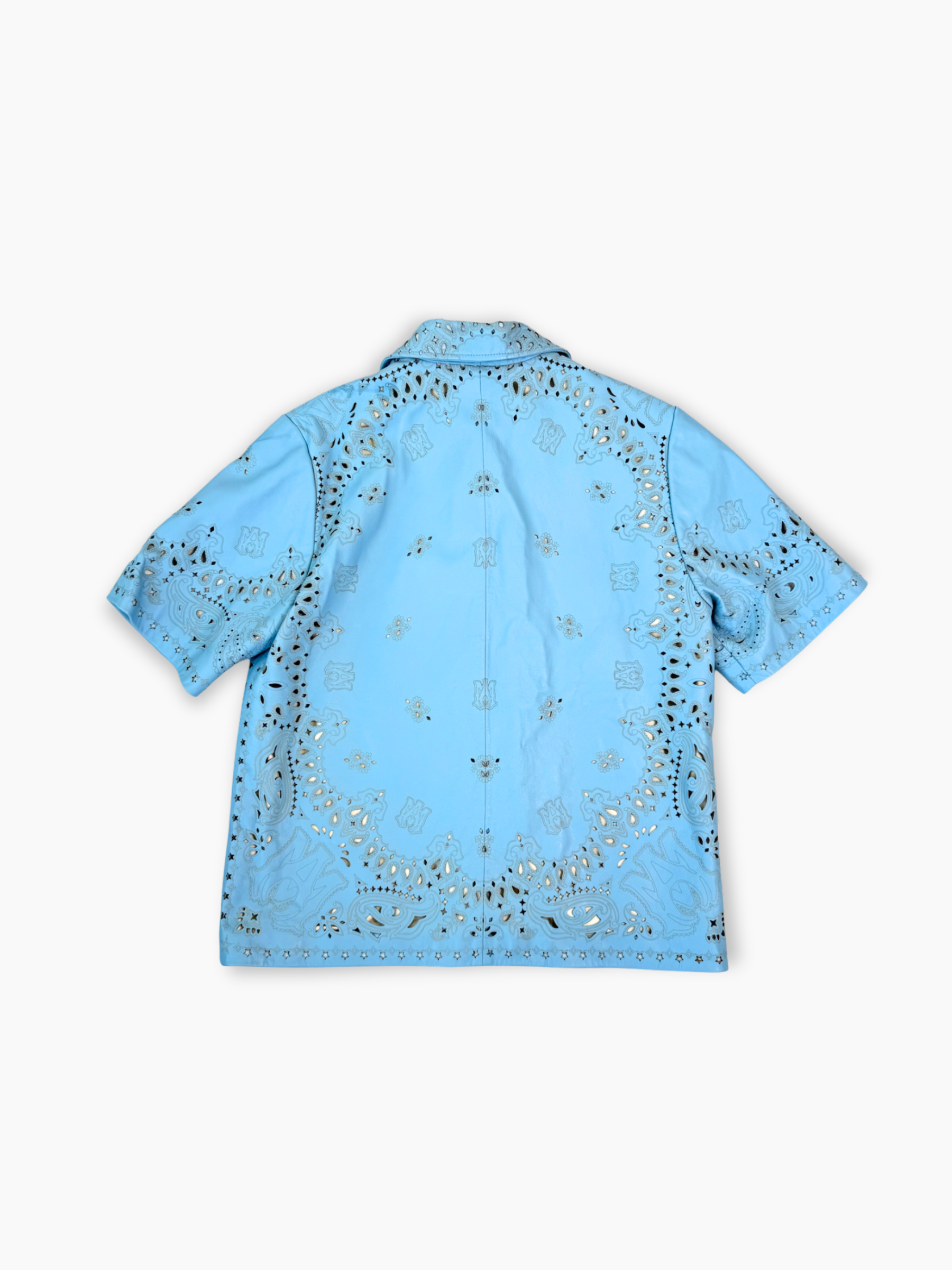 Camicia azzurra Amiri in pelle ovina con trafori bandana e borchie decorative