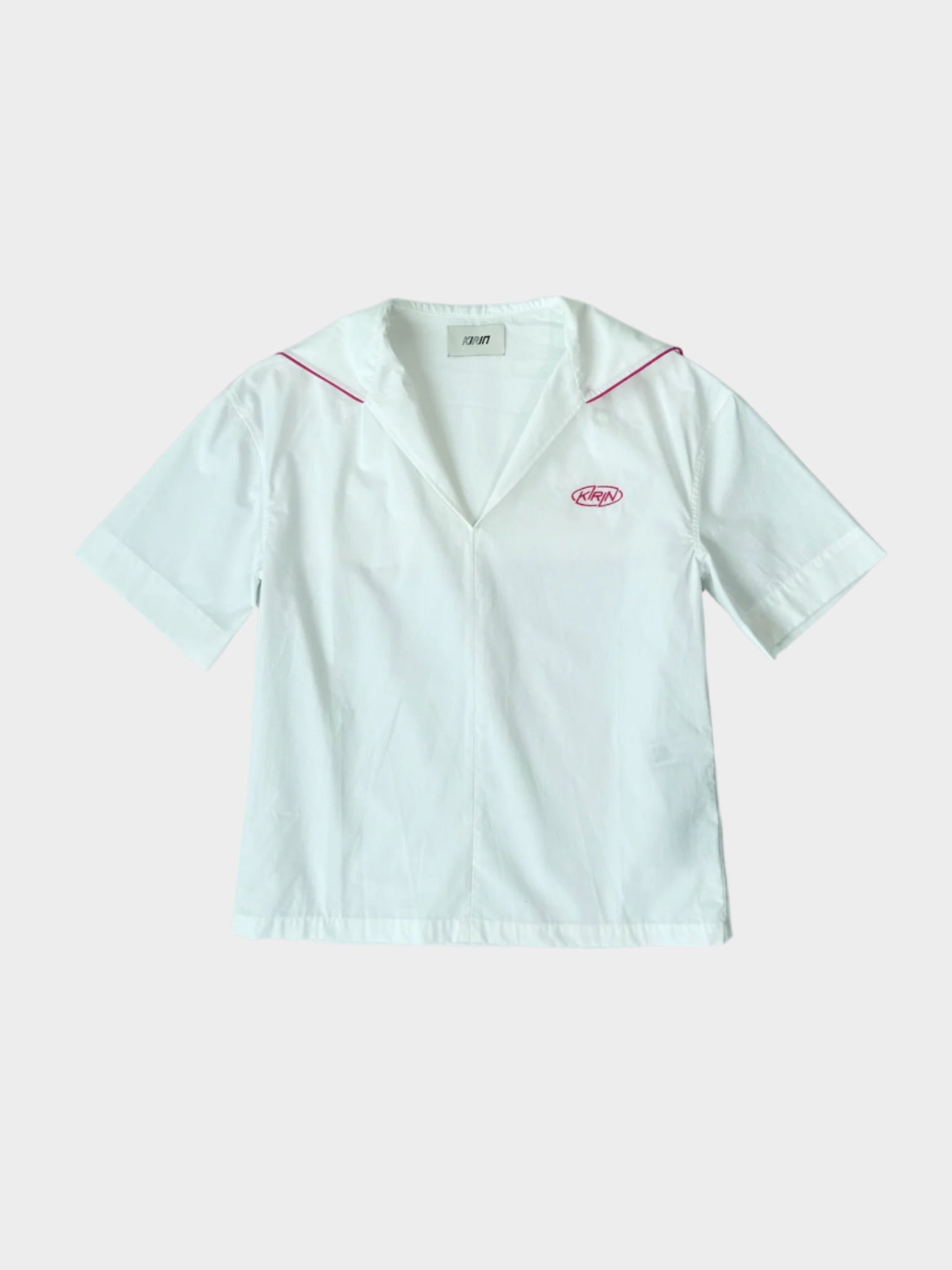 Camicia bianca KIRIN in popeline con colletto sailor e profilo rosa vista frontale