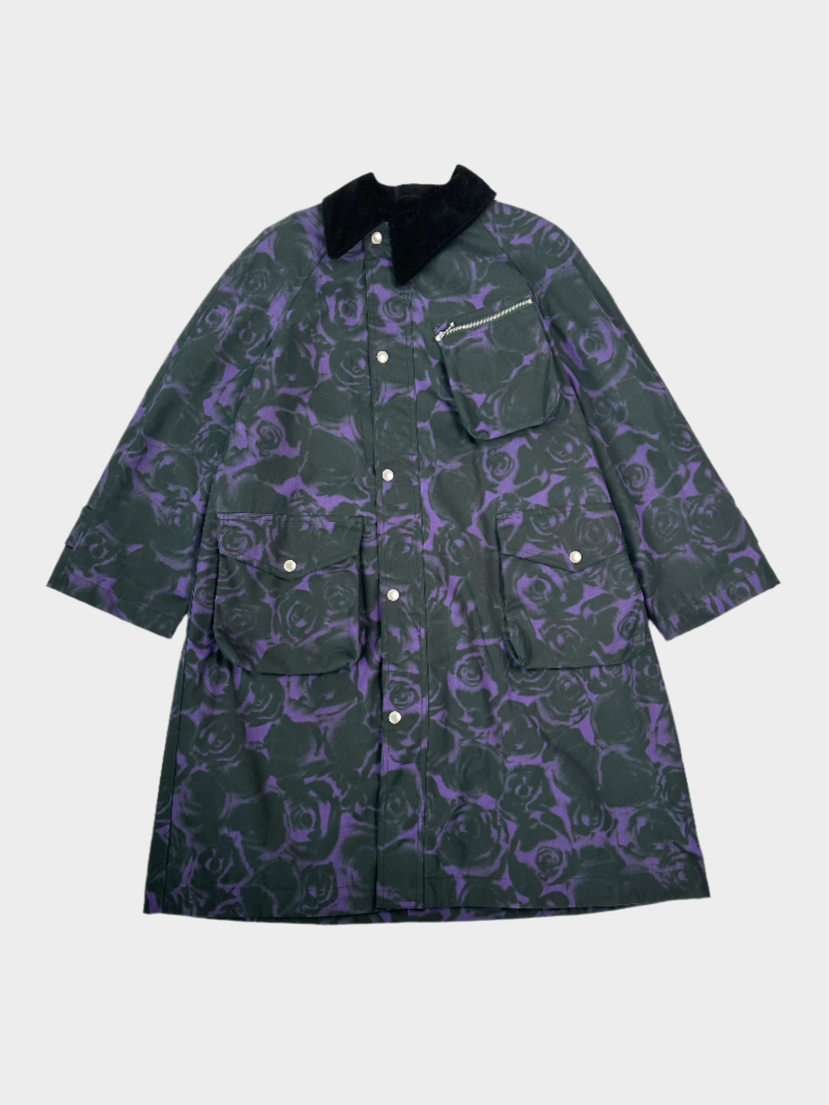 Cappotto Burberry lungo con stampa rose viola e colletto in velluto nero

