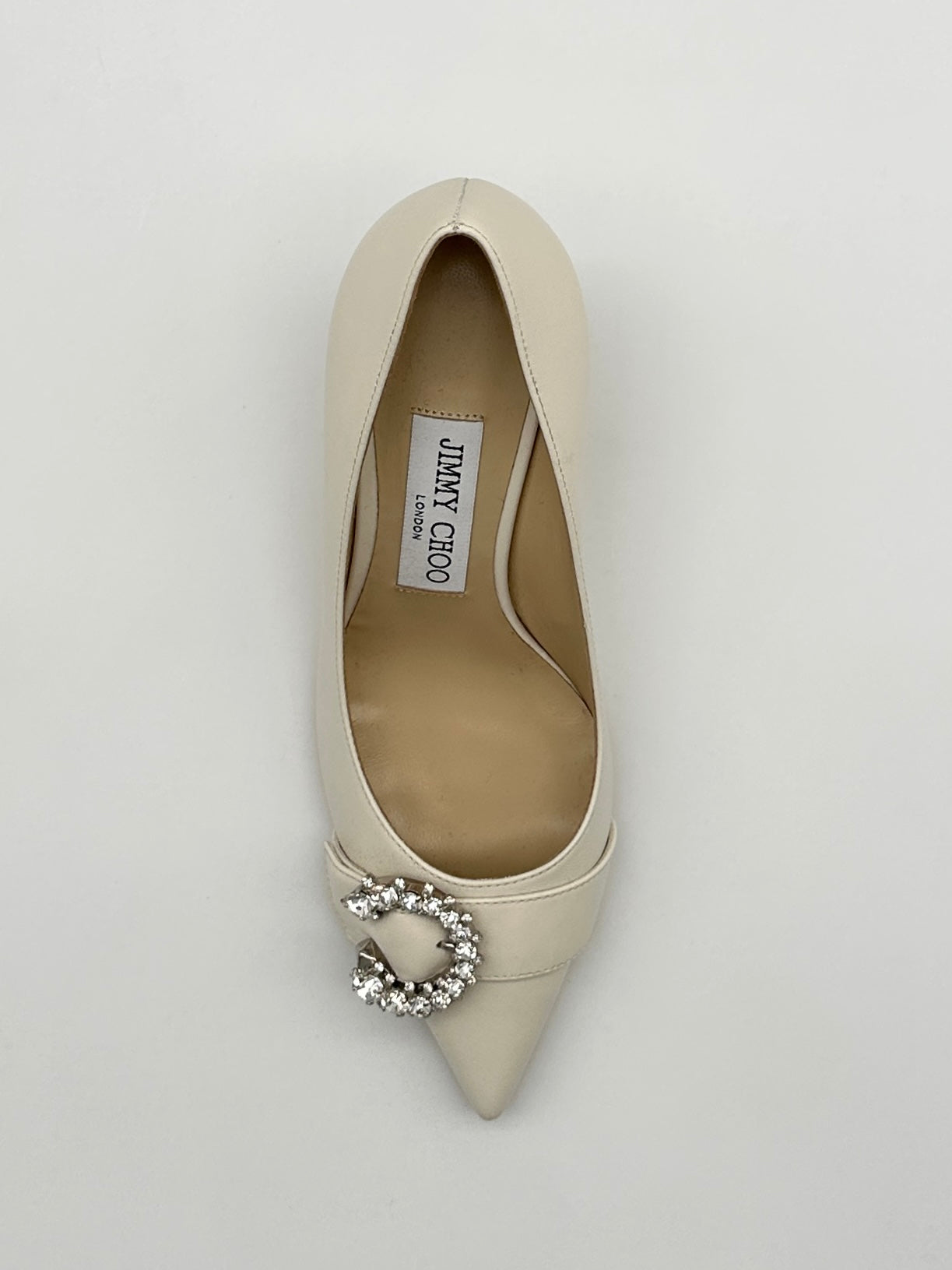 Crystals Pumps in pelle con punta affusolata, buckle con cristalli e tacco a stiletto da 6 cm.