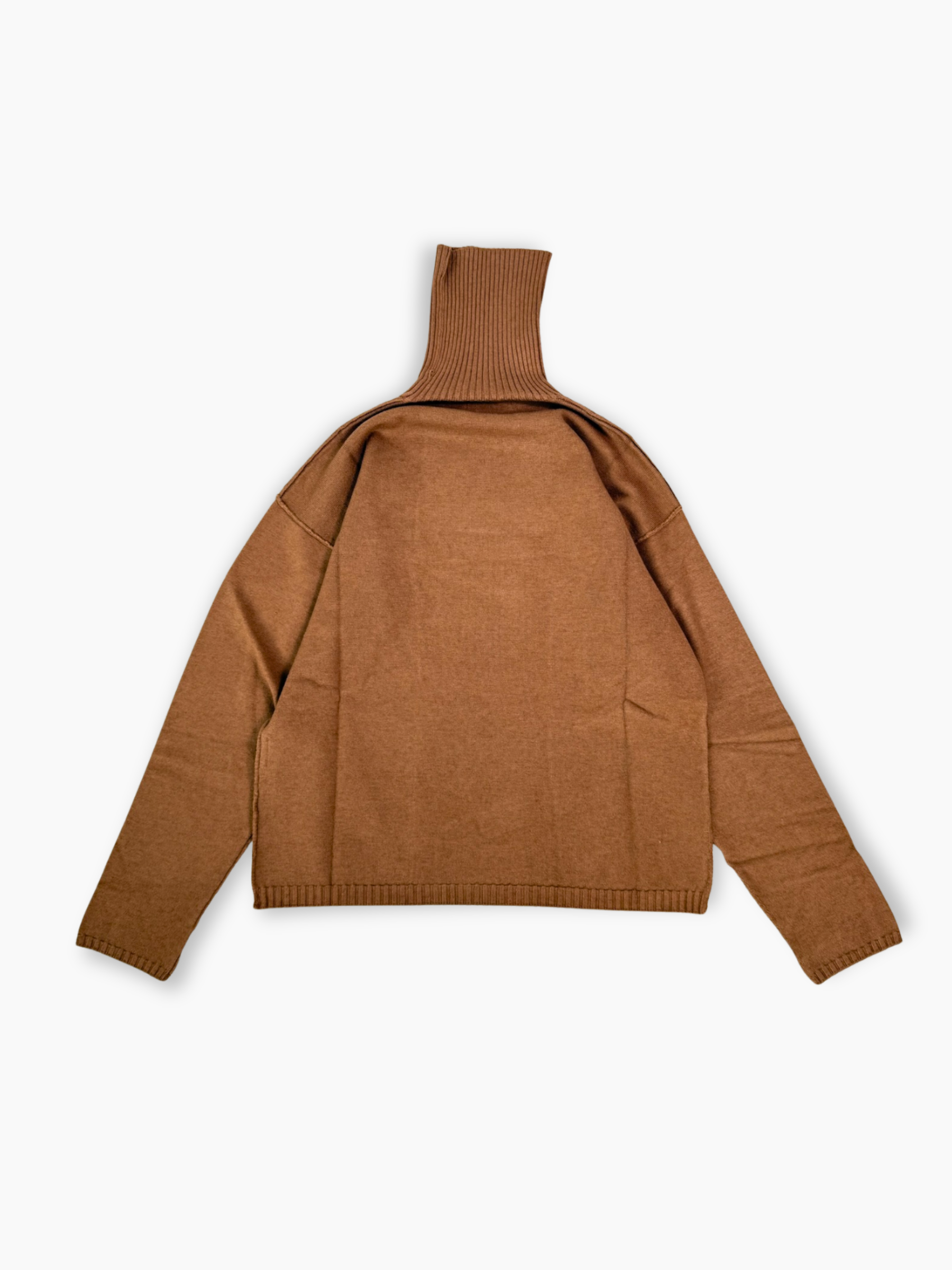 Maglia dolcevita teddy marrone Hinnominate con collo alto e stampa flock tono su tono