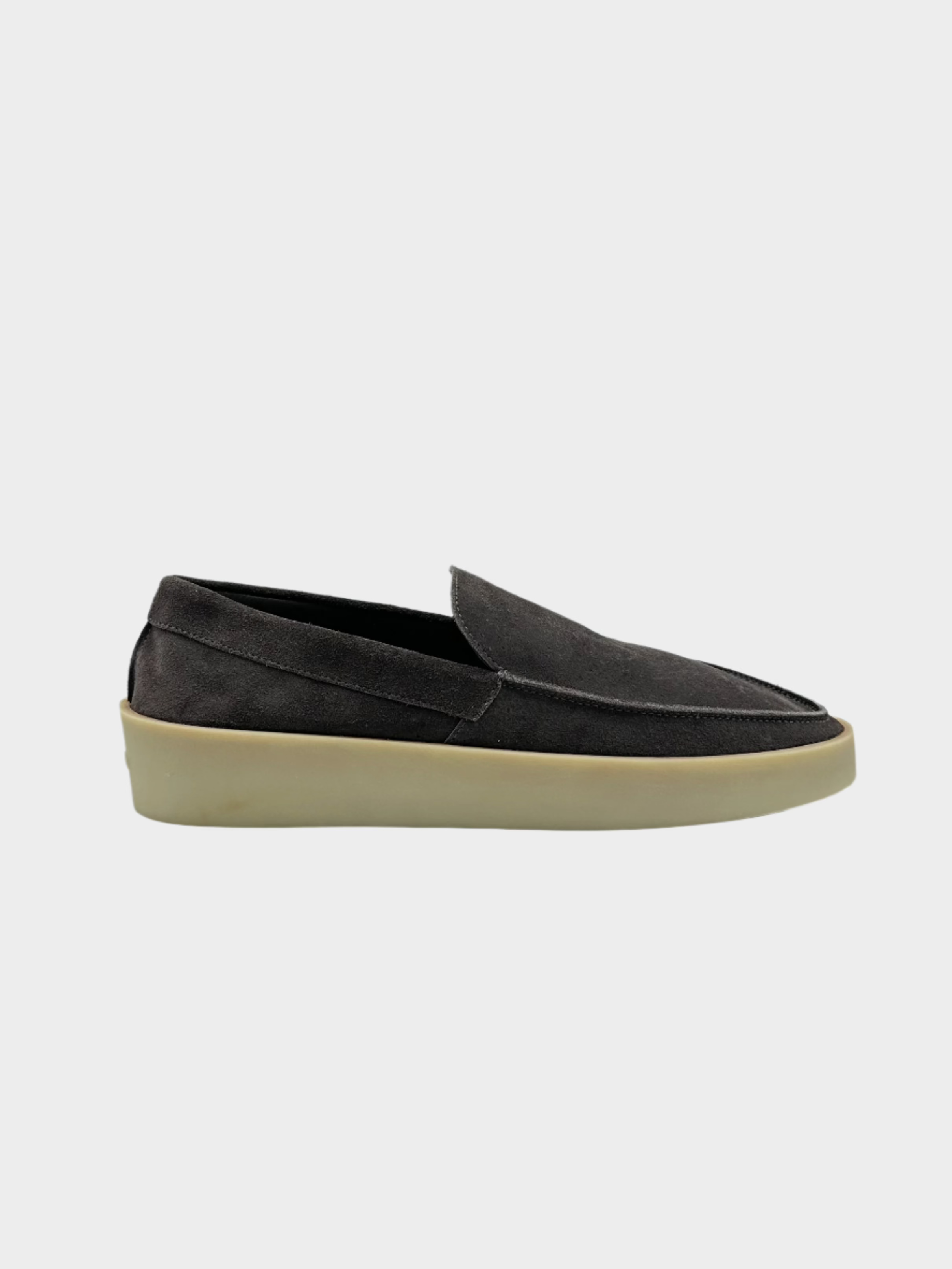 Fear of God, loafer grigio, mocassini suede, scarpe slip-on, eleganza casual, scarpe uomo designer