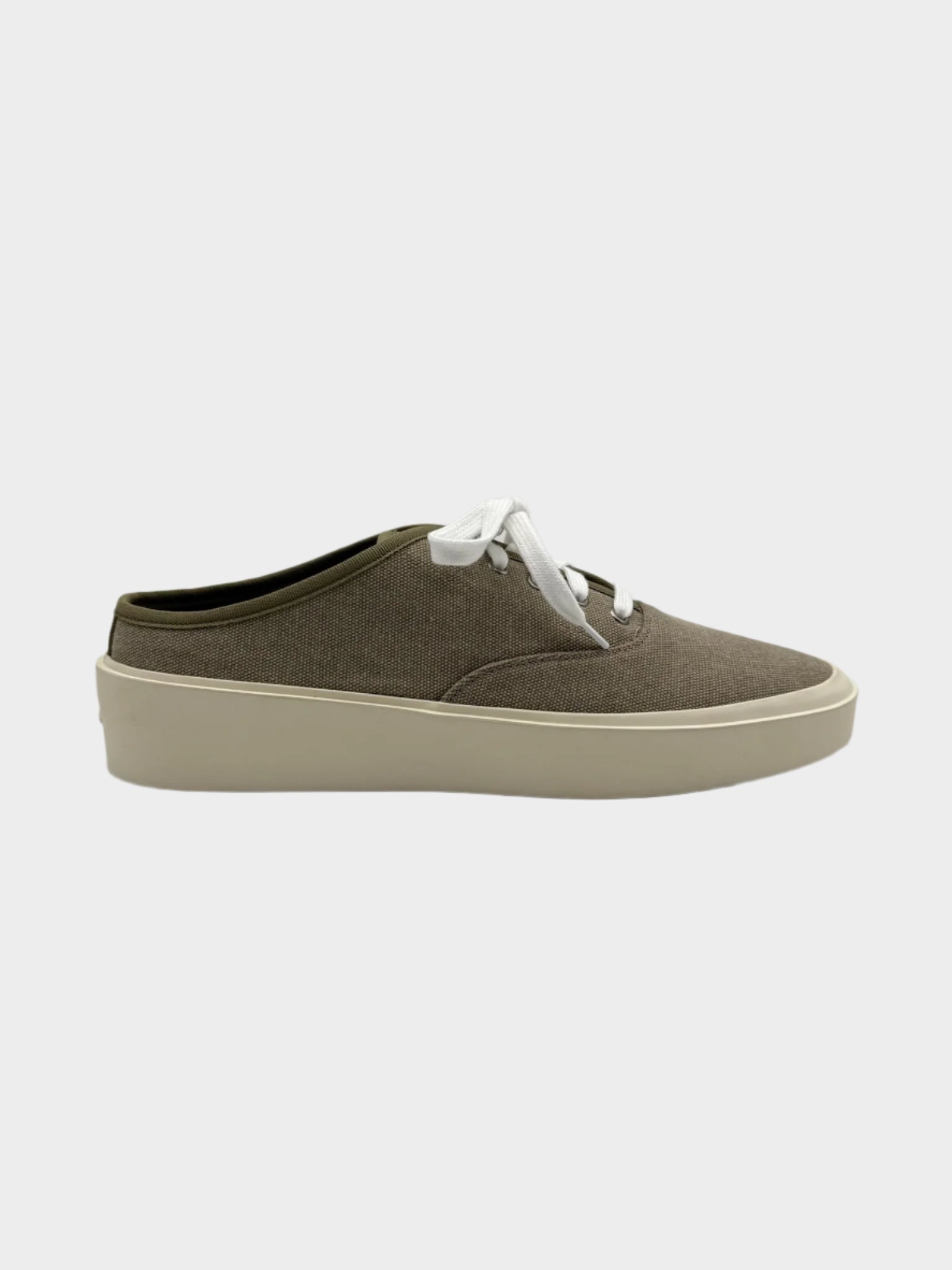 Vista laterale delle sneakers Fear of God color taupe in canvas
