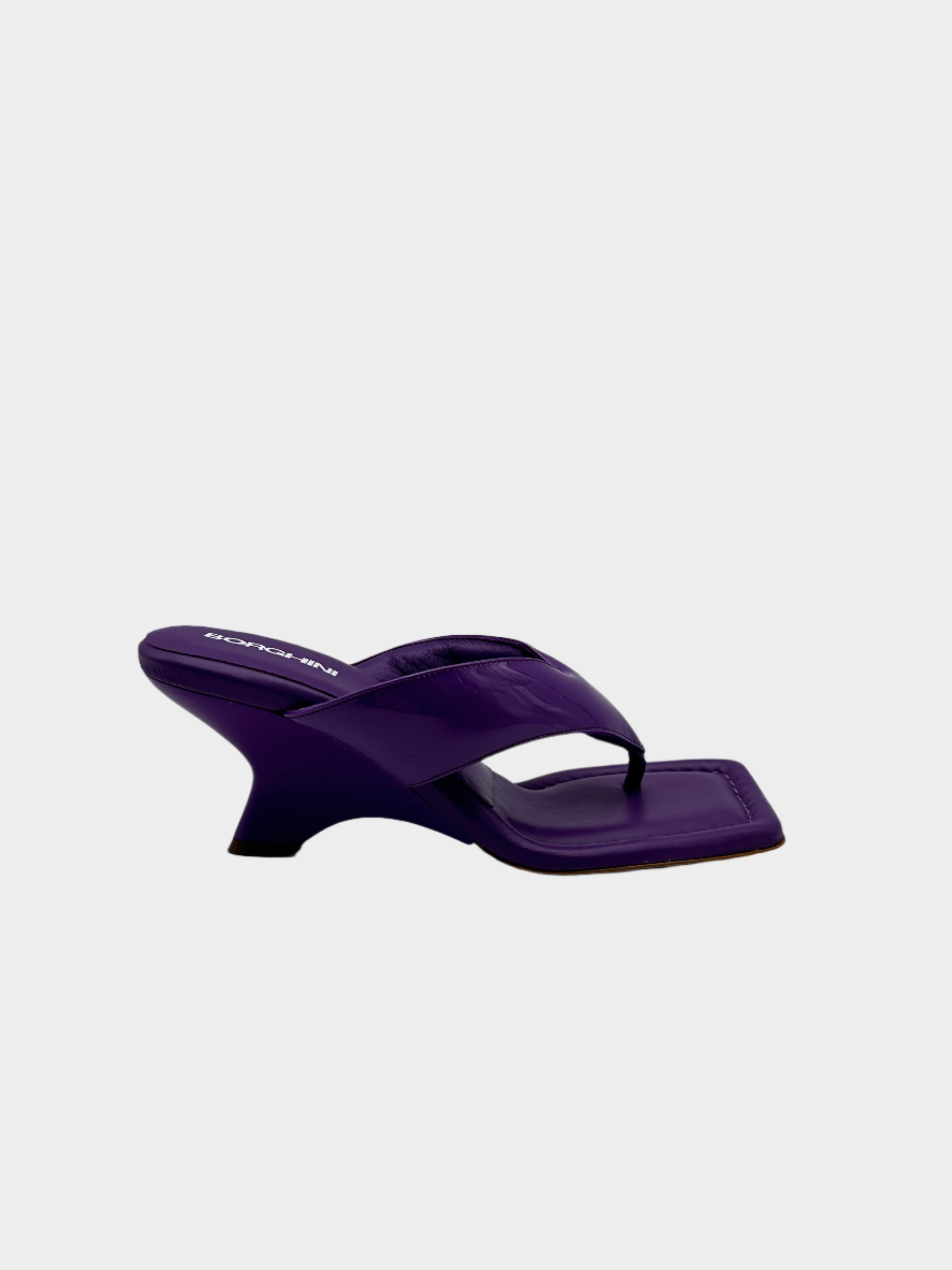 sandali infradito viola, sandali vernice, sandali bassi viola, sandali tacco scultoreo, scarpe estive viola, Qlhype